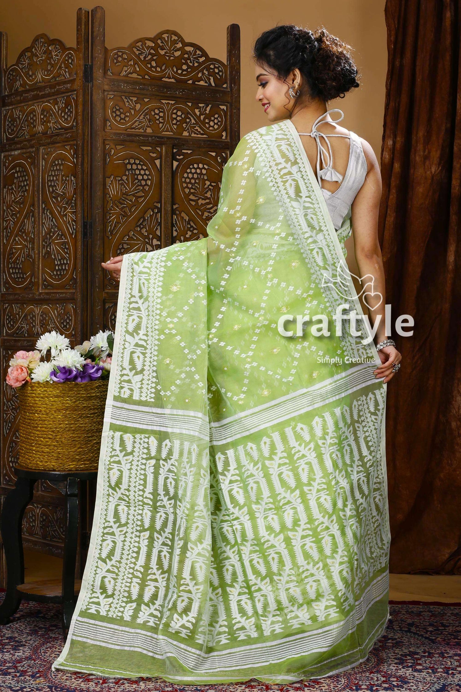 Light Green &amp; White Traditional Jamdani Weave Sari - Craftyle