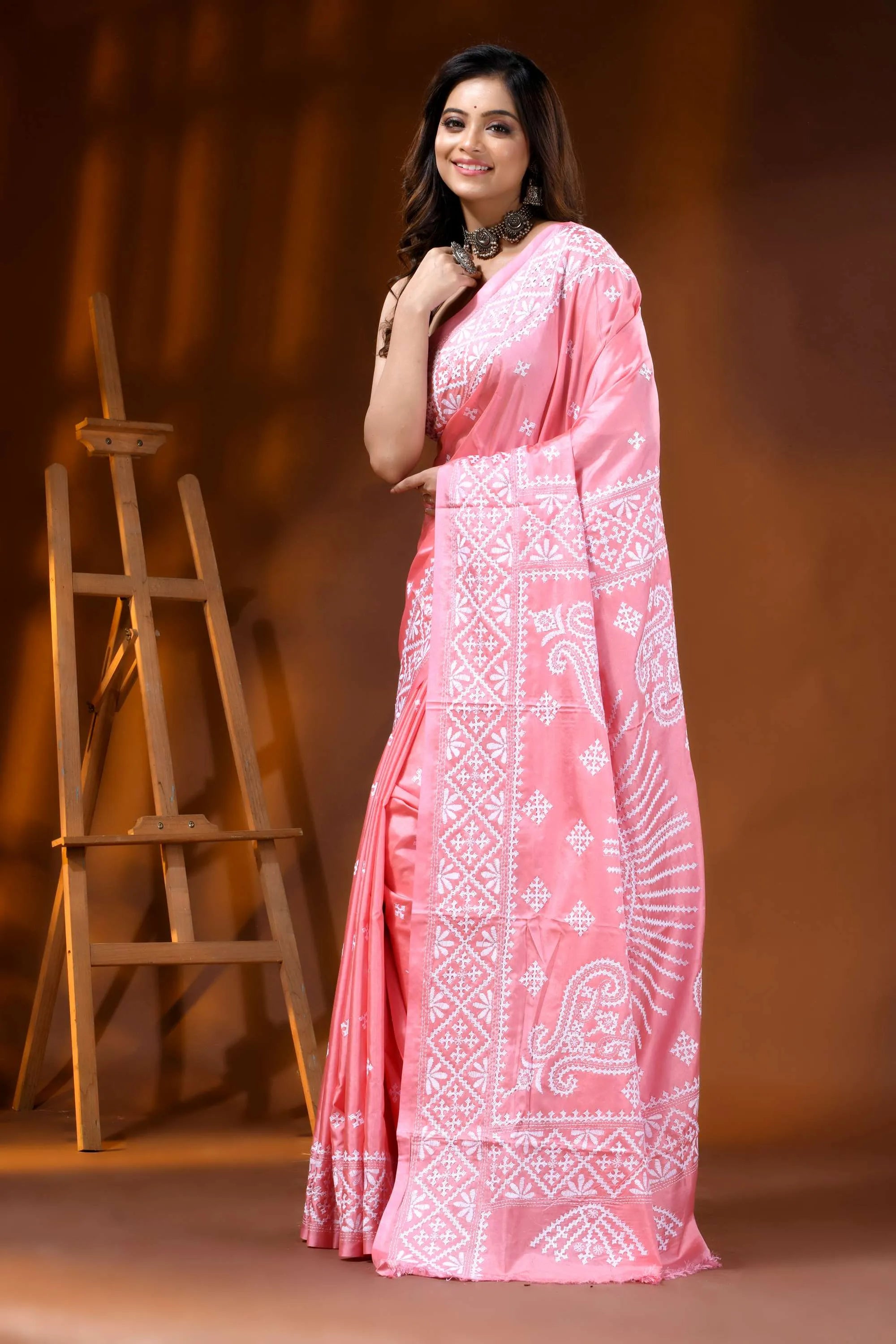 Light pink handcrafted kutch embroidery silk saree 3