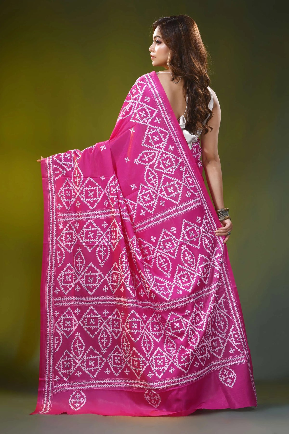 Magenta pink geometric motif handcrafted silk kutch work saree 5