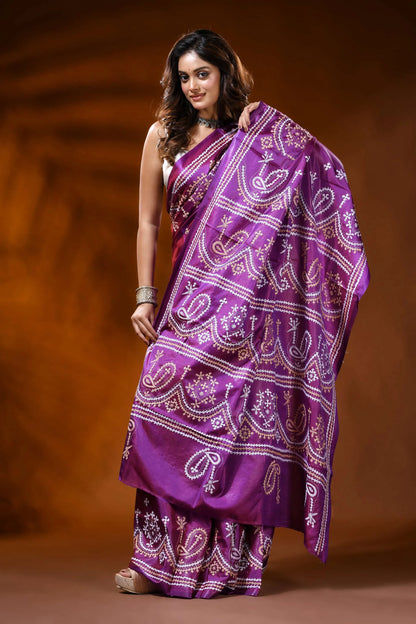 Magenta silk gujarati stitch saree with handcrafted paisley design 4