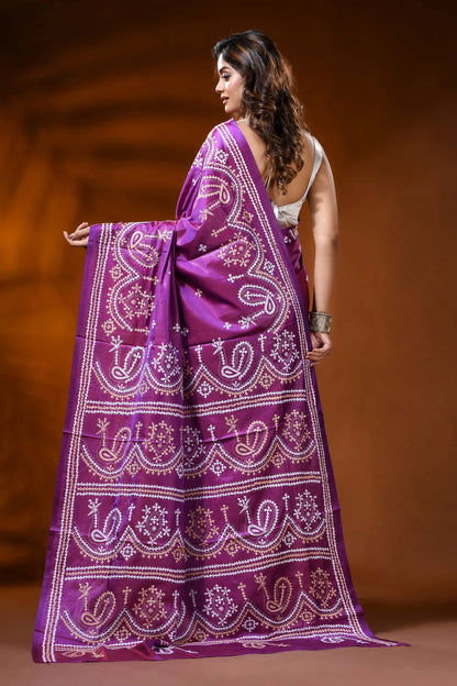 Magenta silk gujarati stitch saree with handcrafted paisley design 5