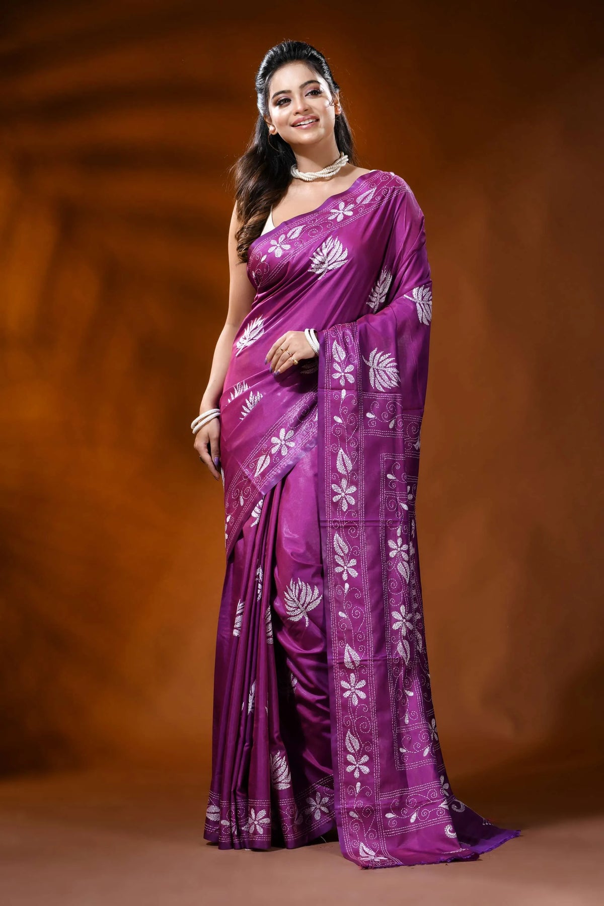 Magenta silk kantha stitch saree with bullock cart ethnic design 6