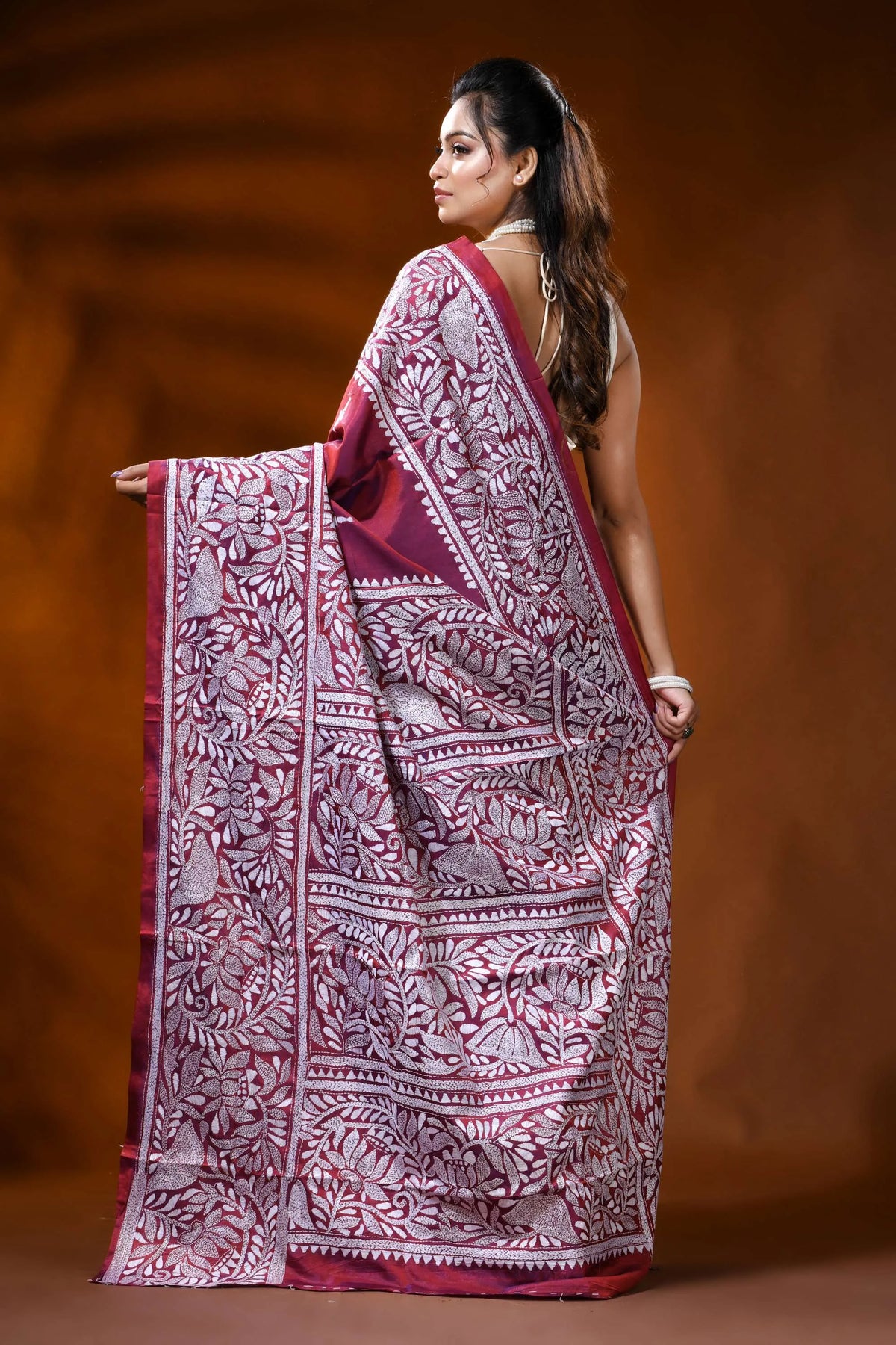 Maroon handcrafted silk kantha saree with lotus floral motif 5