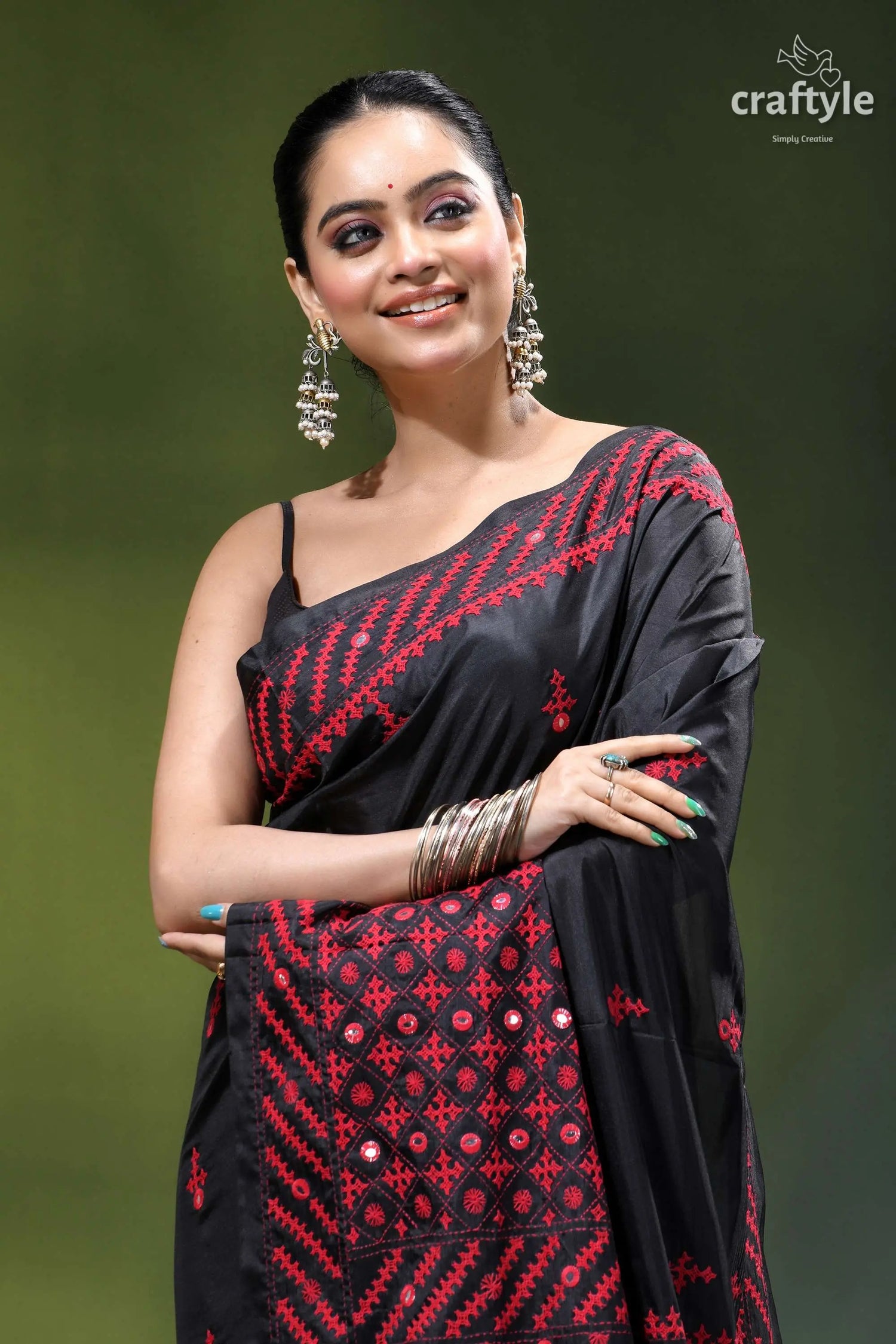 Maroon thread kutch embroidered silk saree in black - mirror work black saree intricate red embroidery 2