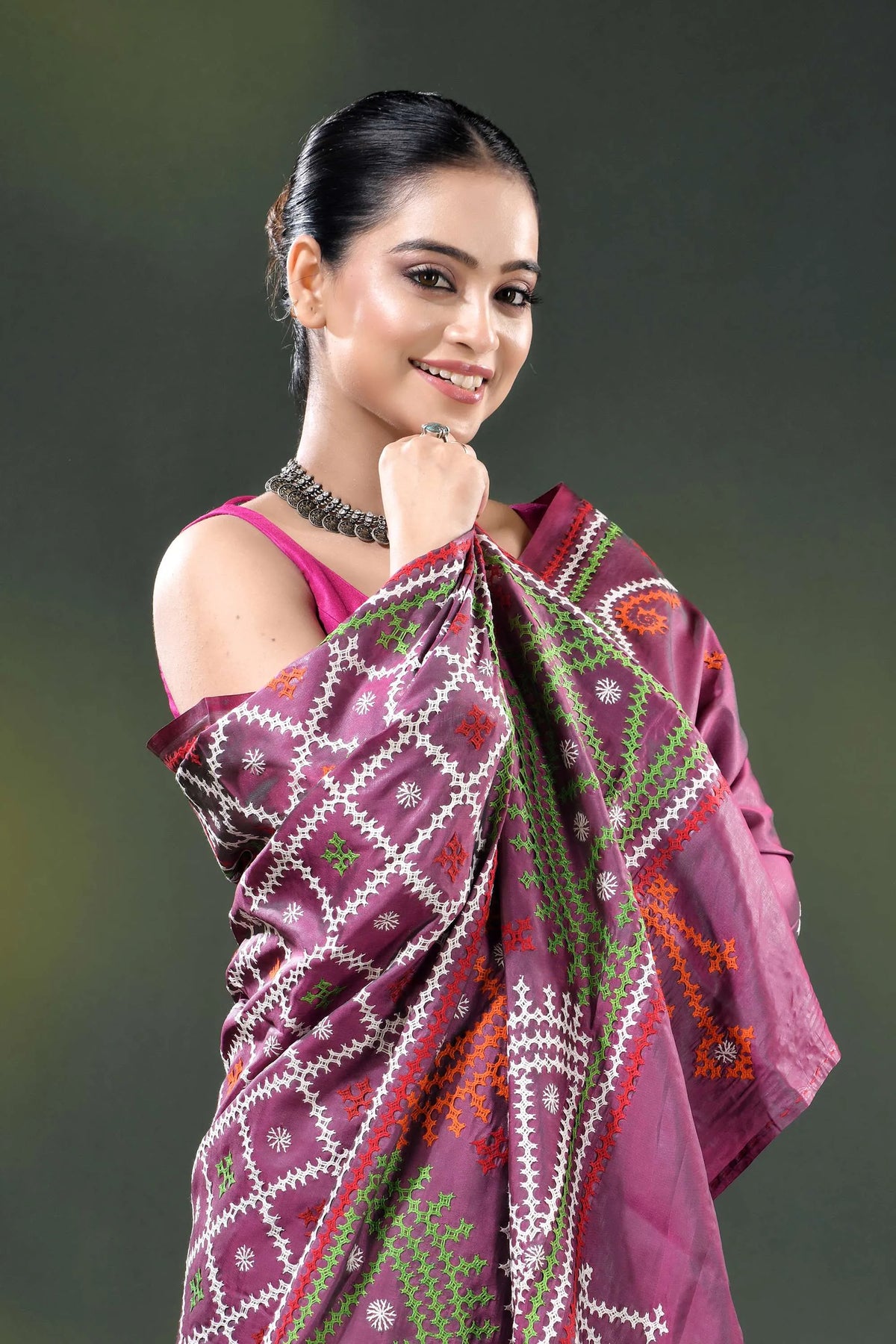 Mauve kutch embroidery silk saree with handcrafted geometric motifs 2