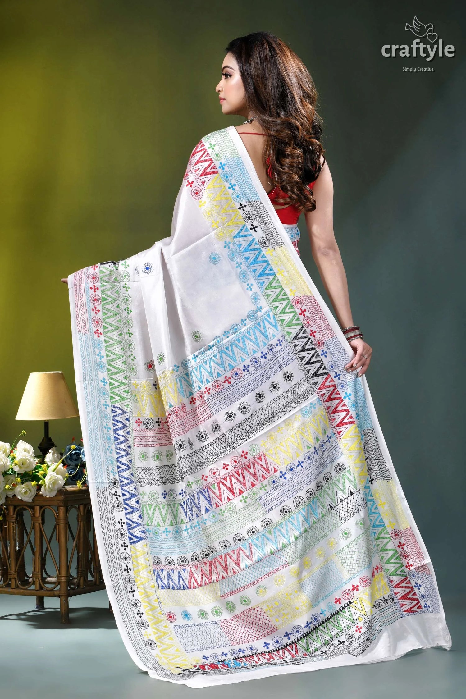 Milk white multithread geometric pattern silk lambani embroidery saree white saree colorful geometric floral 5