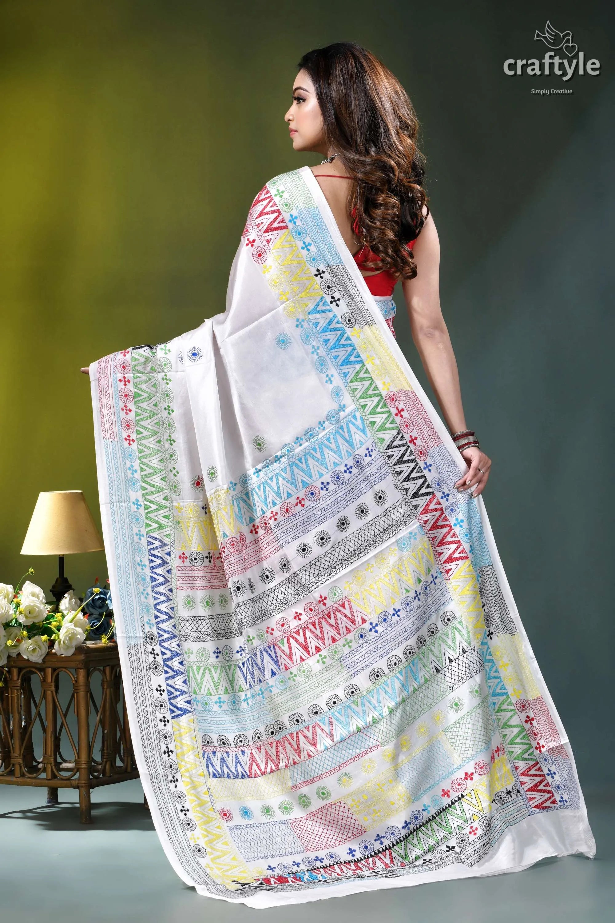 Milk white multithread geometric pattern silk lambani embroidery saree white saree colorful geometric floral 5