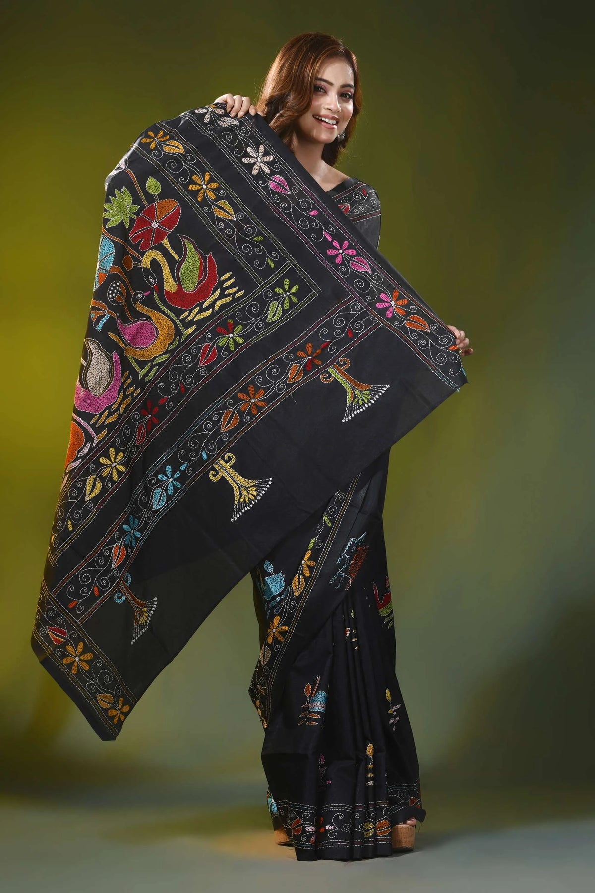 Multi-thread swan motif ebony black silk kantha work saree 4