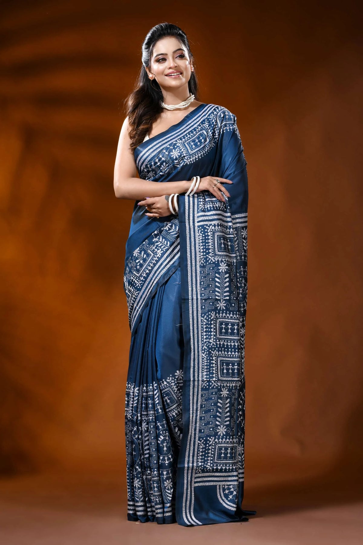 Navy blue handcrafted silk kantha saree with ethnic warli design 6