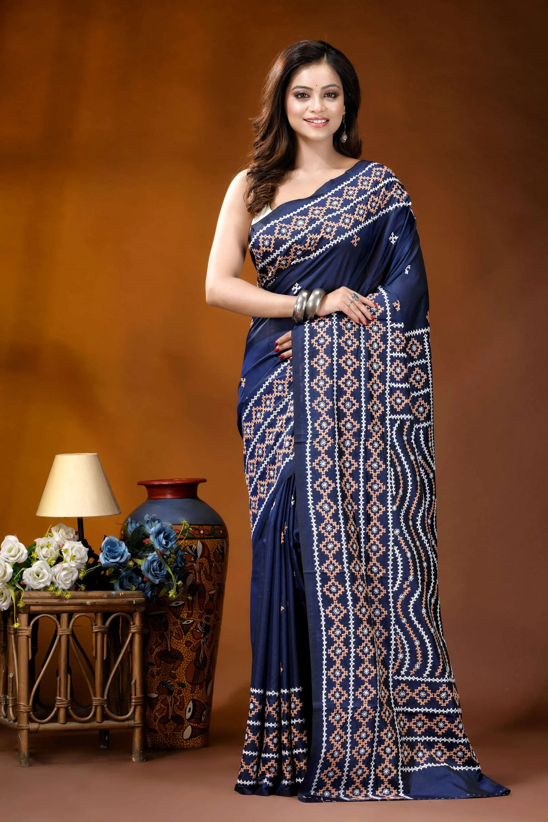 Navy blue multithread ethnic motif kutch embroidered silk saree navy blue saree intricate geometric 1