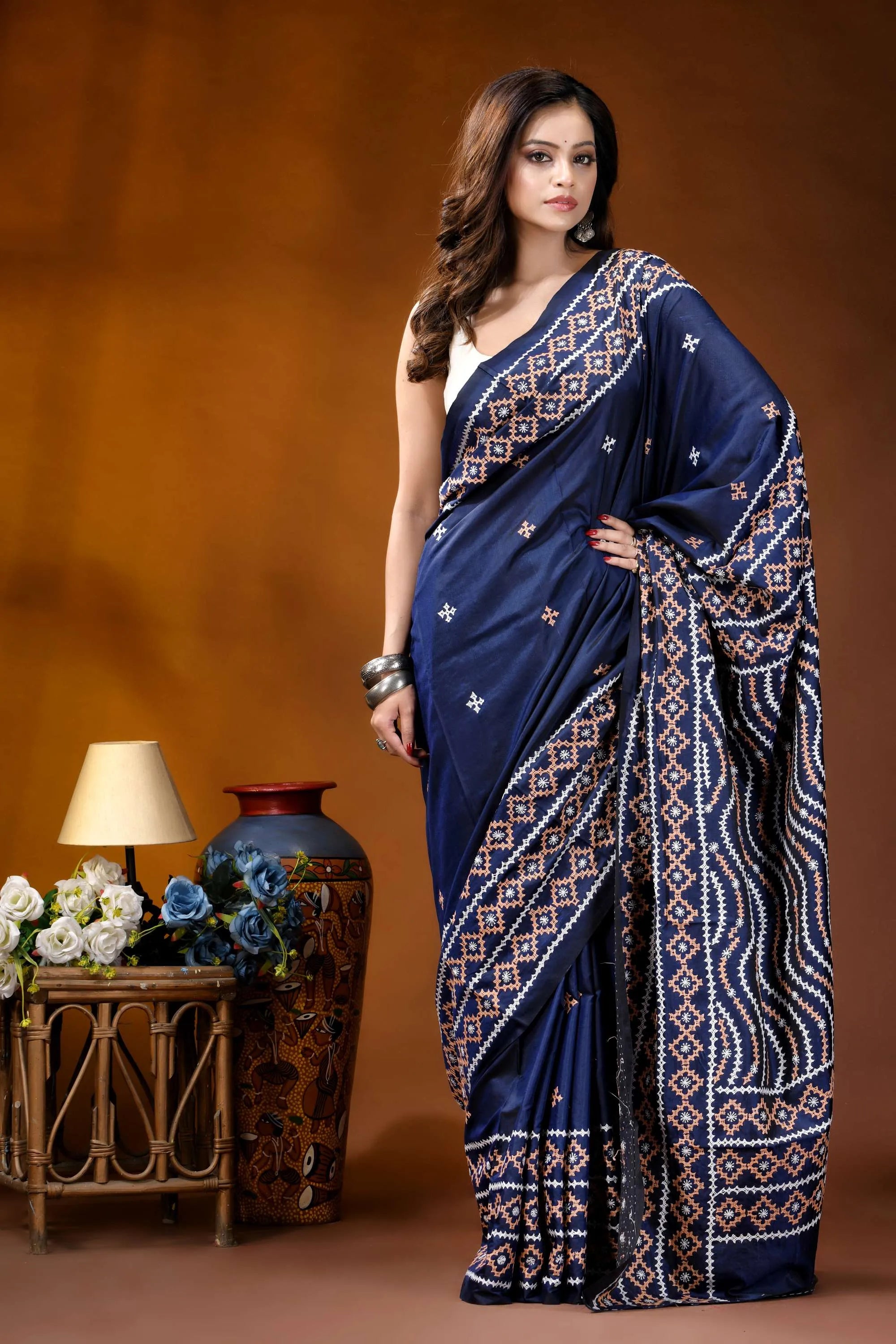 Navy blue multithread ethnic motif kutch embroidered silk saree navy blue saree intricate white 5
