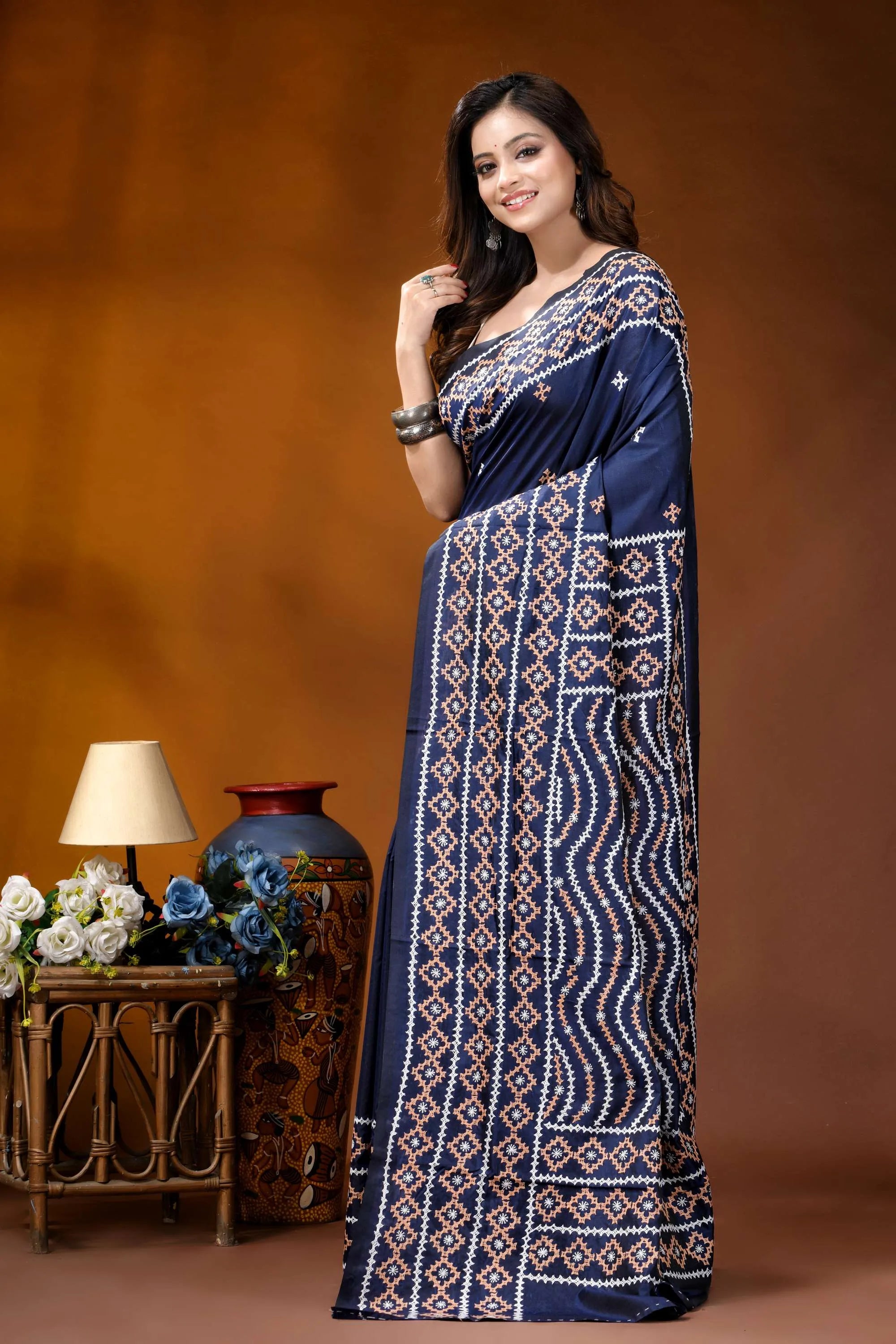 Navy blue multithread ethnic motif kutch embroidered silk saree navy blue saree intricate white 3