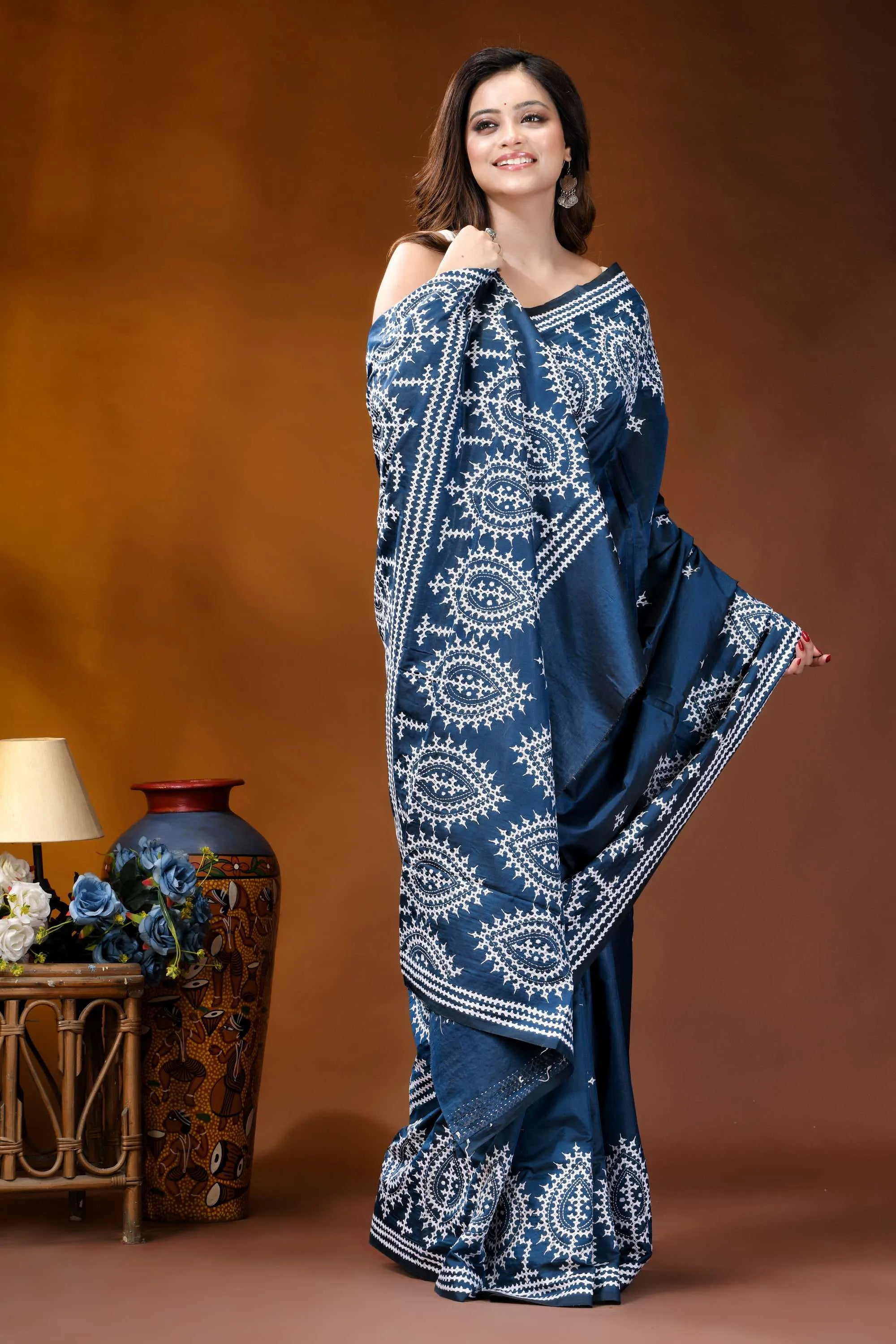 Navy blue paisley motif handmade kutch embroidery silk saree navy blue silk saree adorned 6