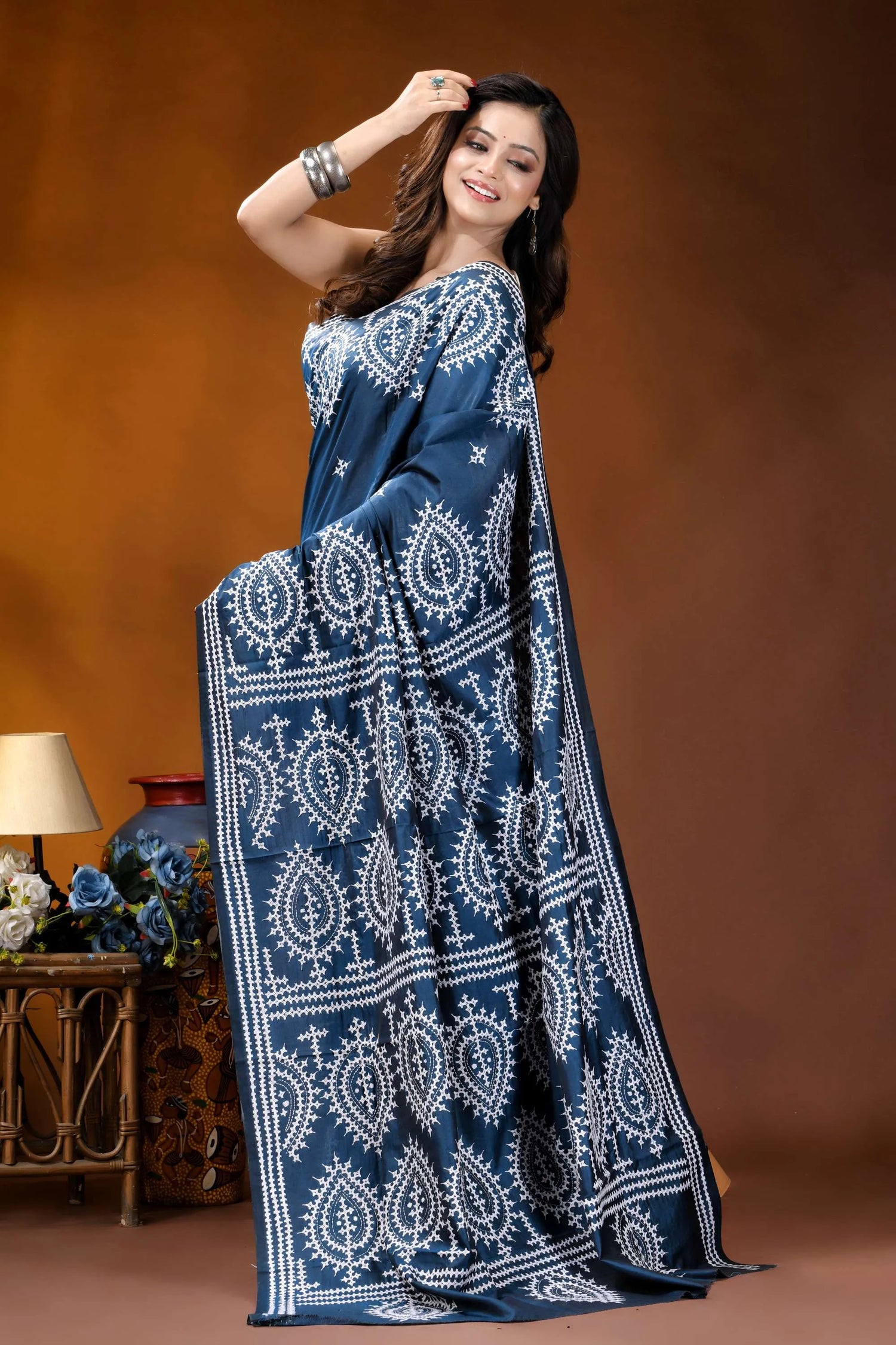 Navy blue paisley motif handmade kutch embroidery silk saree navy blue saree intricate white 4