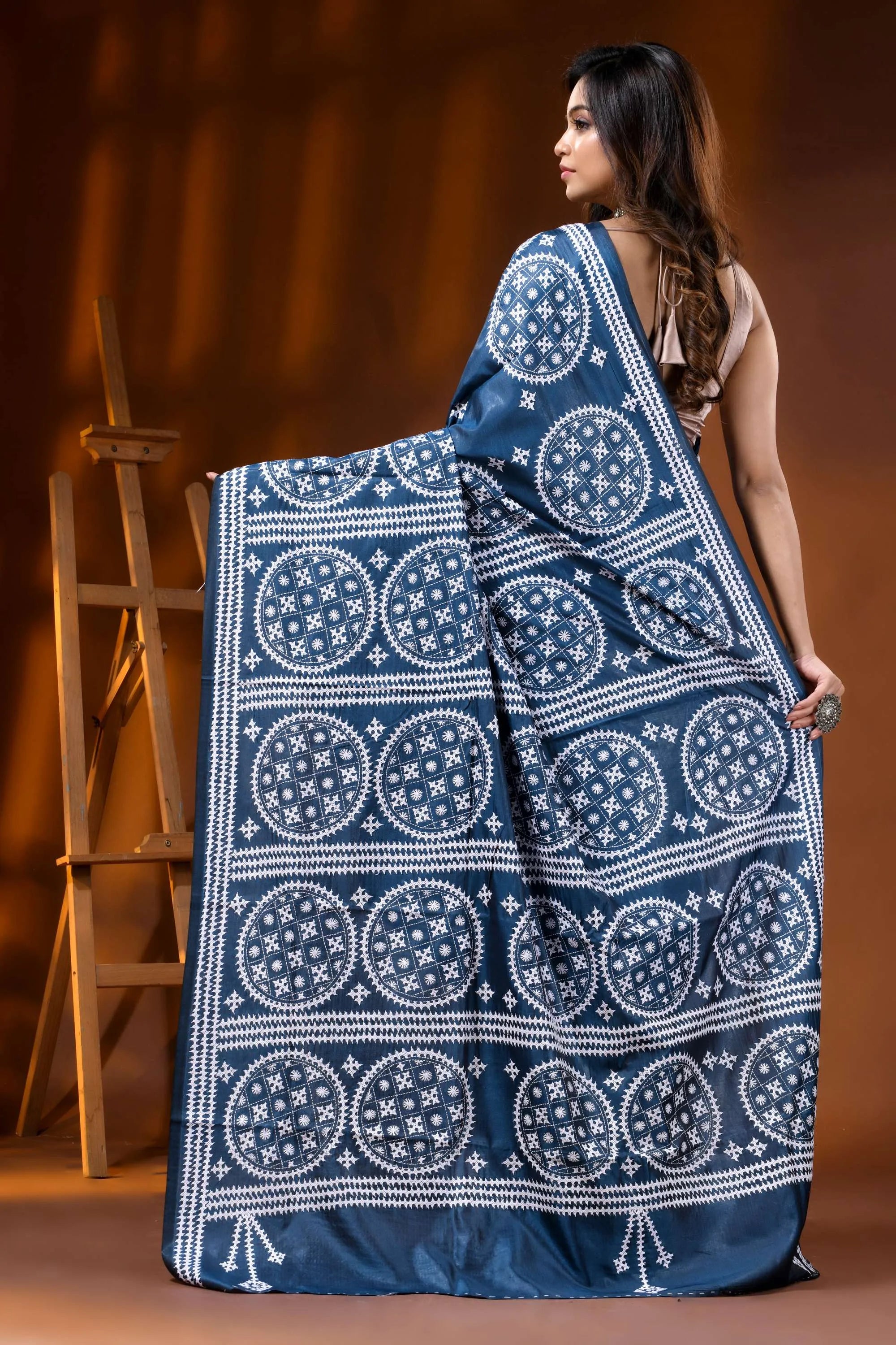 Navy blue silk kutch embroidered saree with ethnic motifs 5