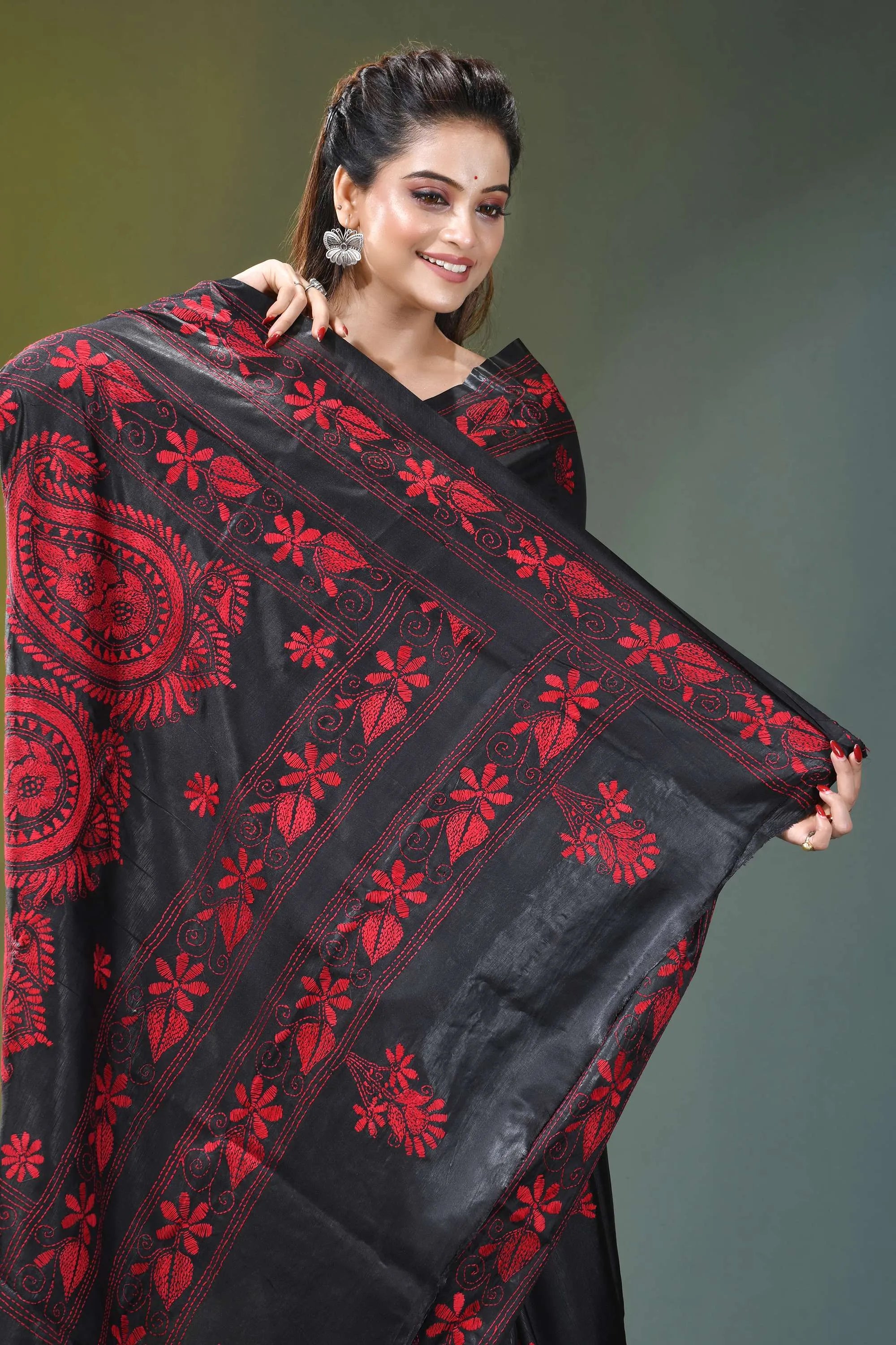 Onyx black red thread floral motif silk kantha work saree black saree intricate red floral 2