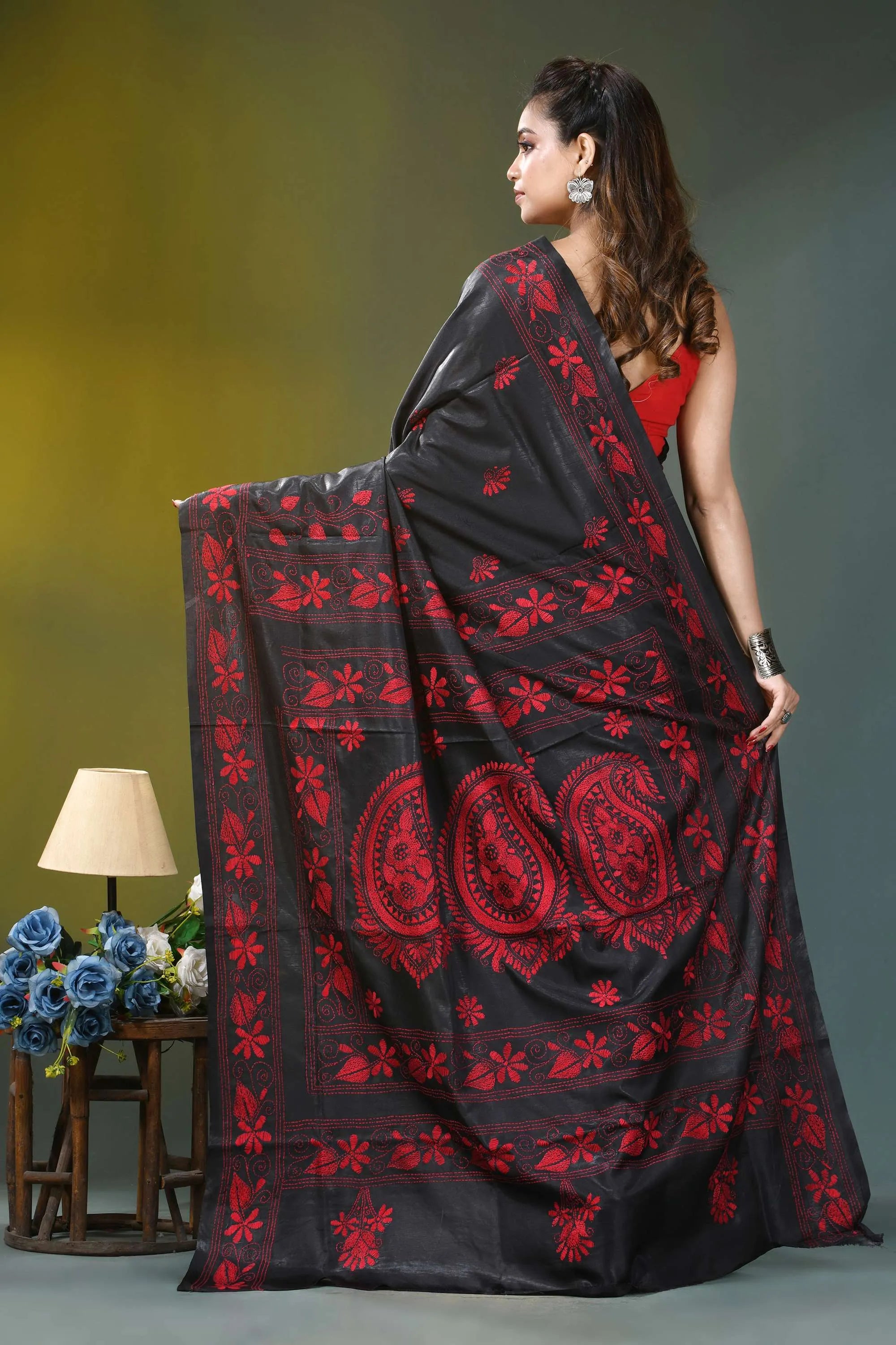 Onyx black red thread floral motif silk kantha work saree black saree vibrant red paisley 5