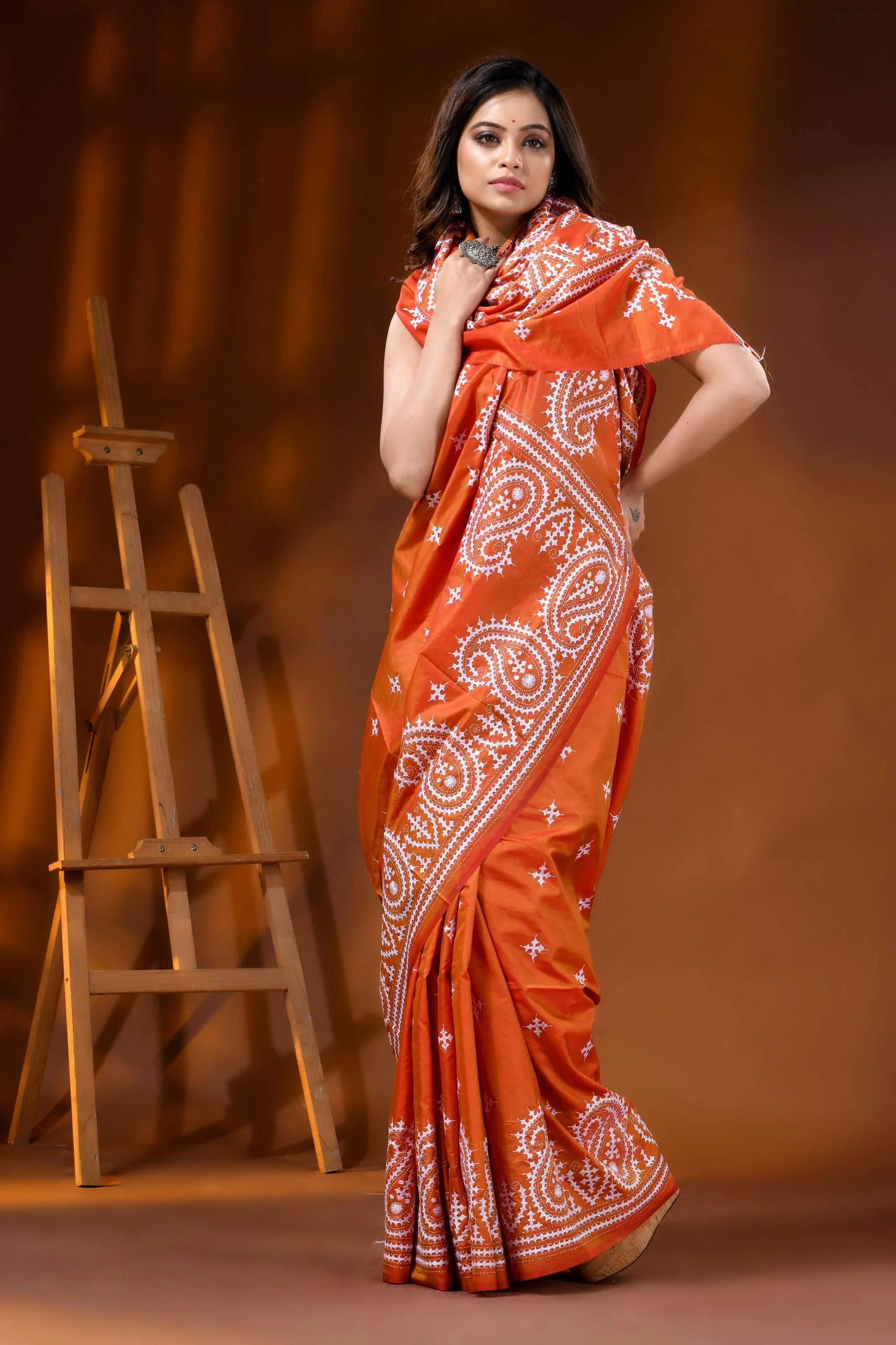 Orange silk gujarati stitch saree with hand embroidered paisley design 4