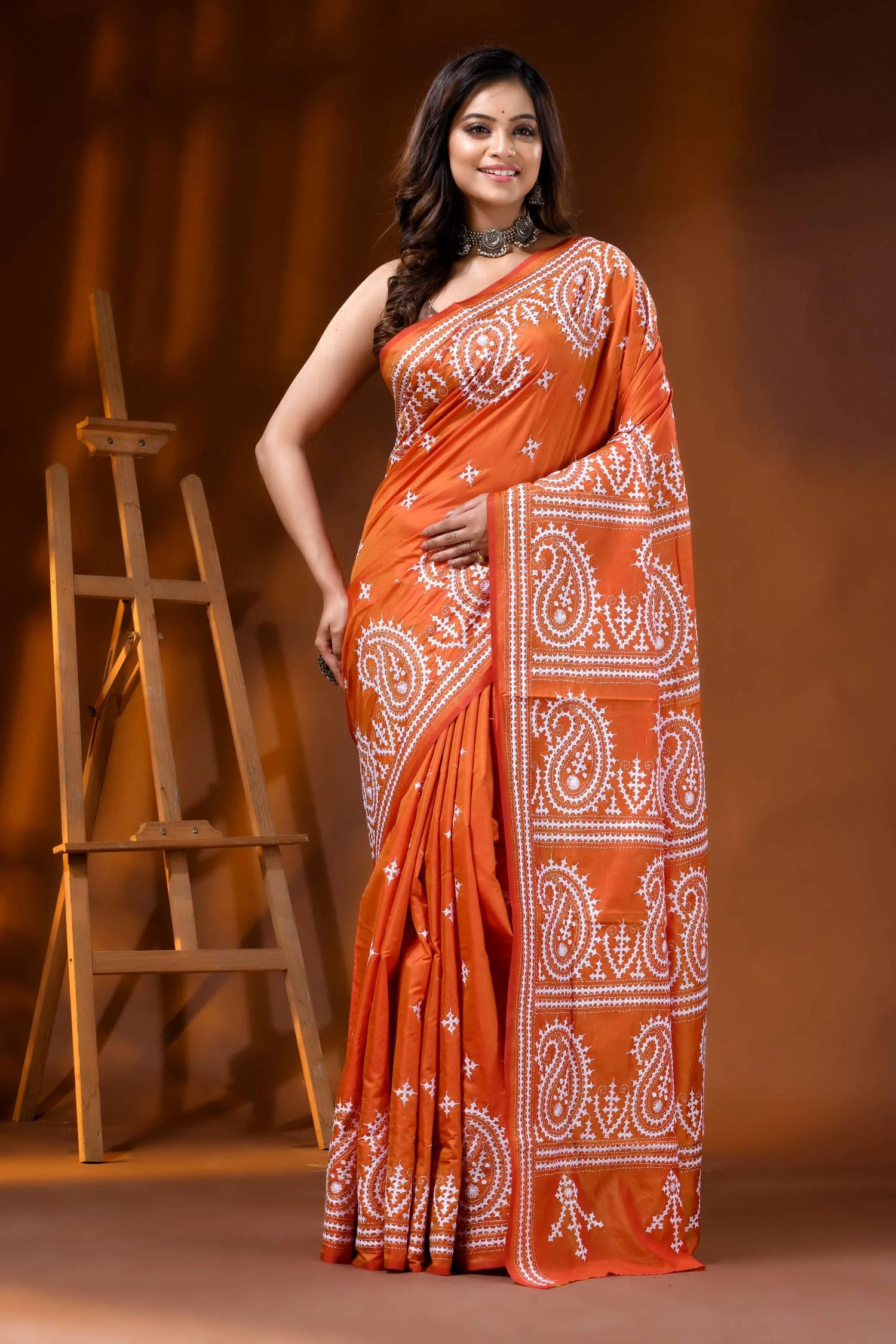 Orange silk gujarati stitch saree with hand embroidered paisley design 6