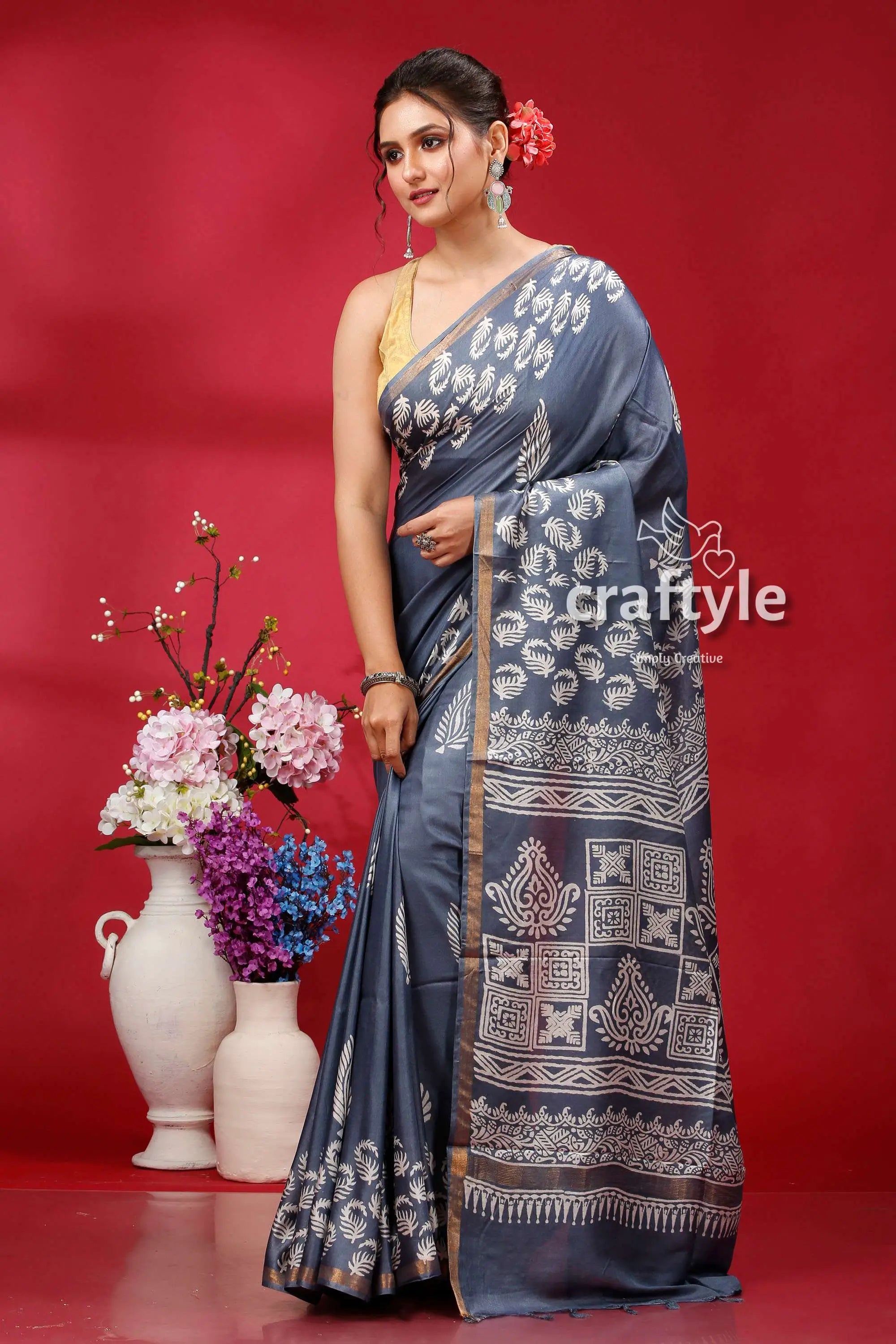 Paynes gray modal silk saree - modern and stylish woman gray patterned saree 3