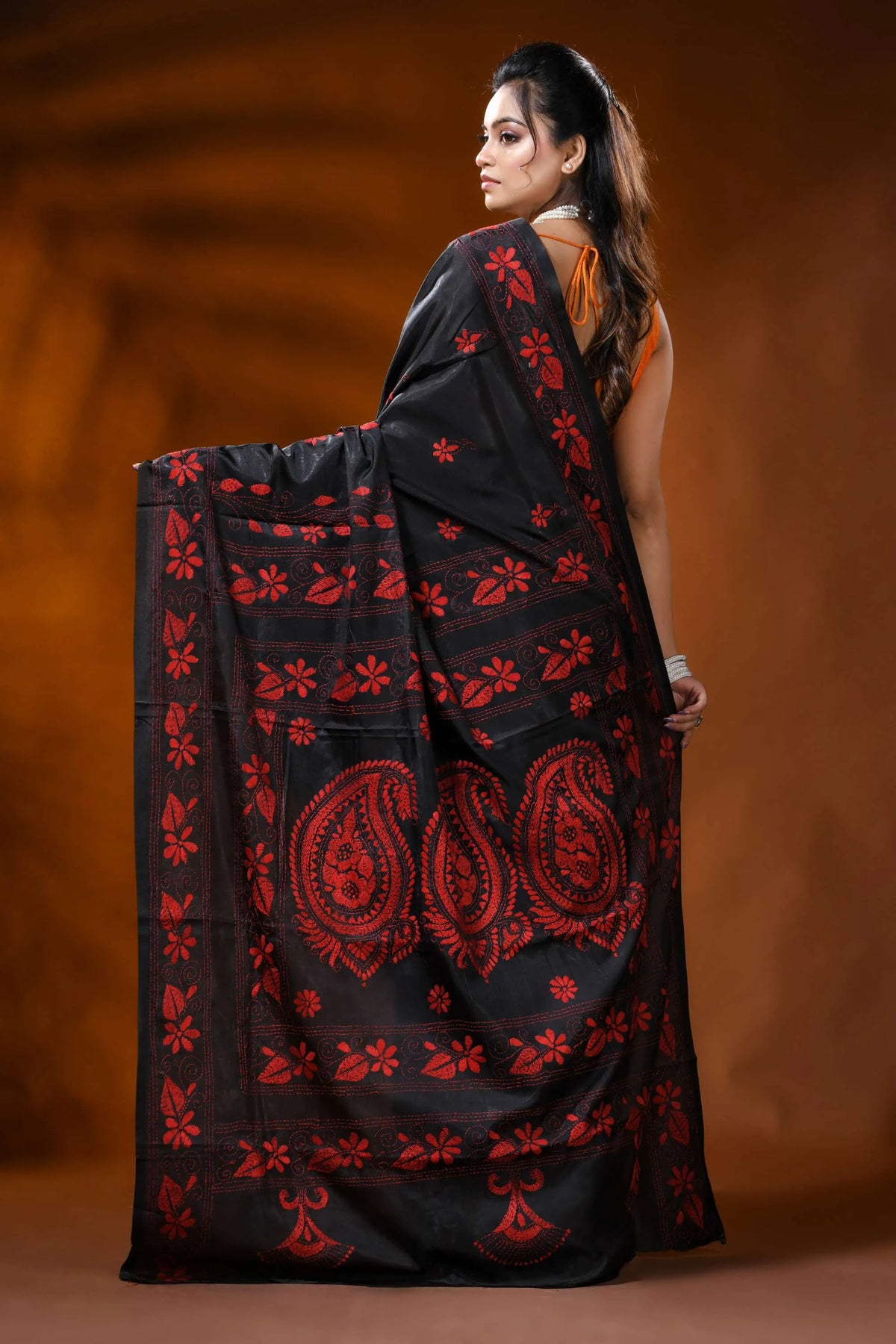 Pitch black silk kantha stitch saree with red paisley floral design 5