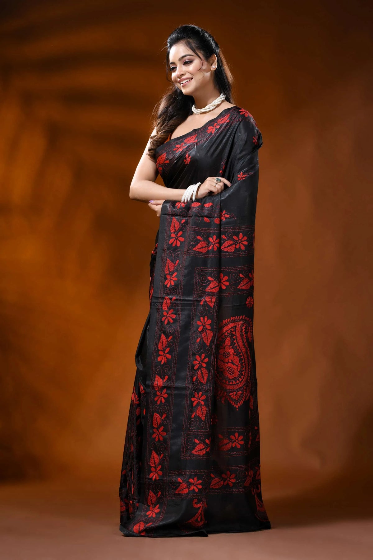 Pitch black silk kantha stitch saree with red paisley floral design 3