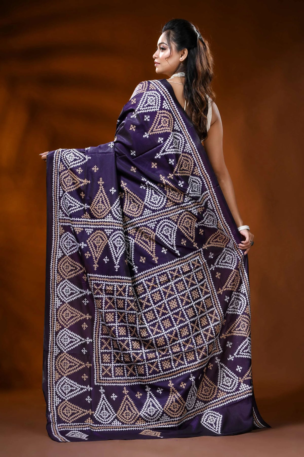 Plum purple silk kutch embroidery saree with paisley ethnic motifs 5