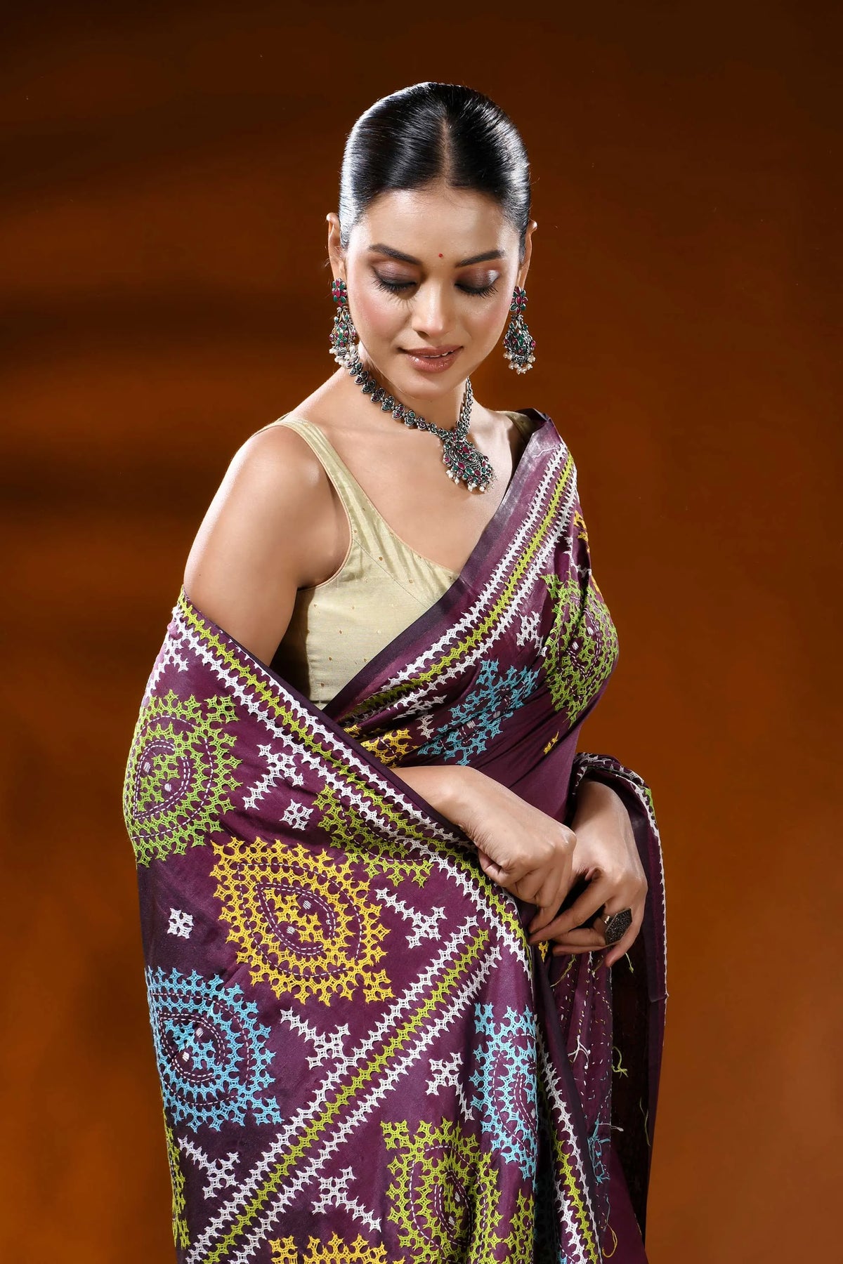 Plum wine silk gujarati stitch saree multi-thread paisley design 2