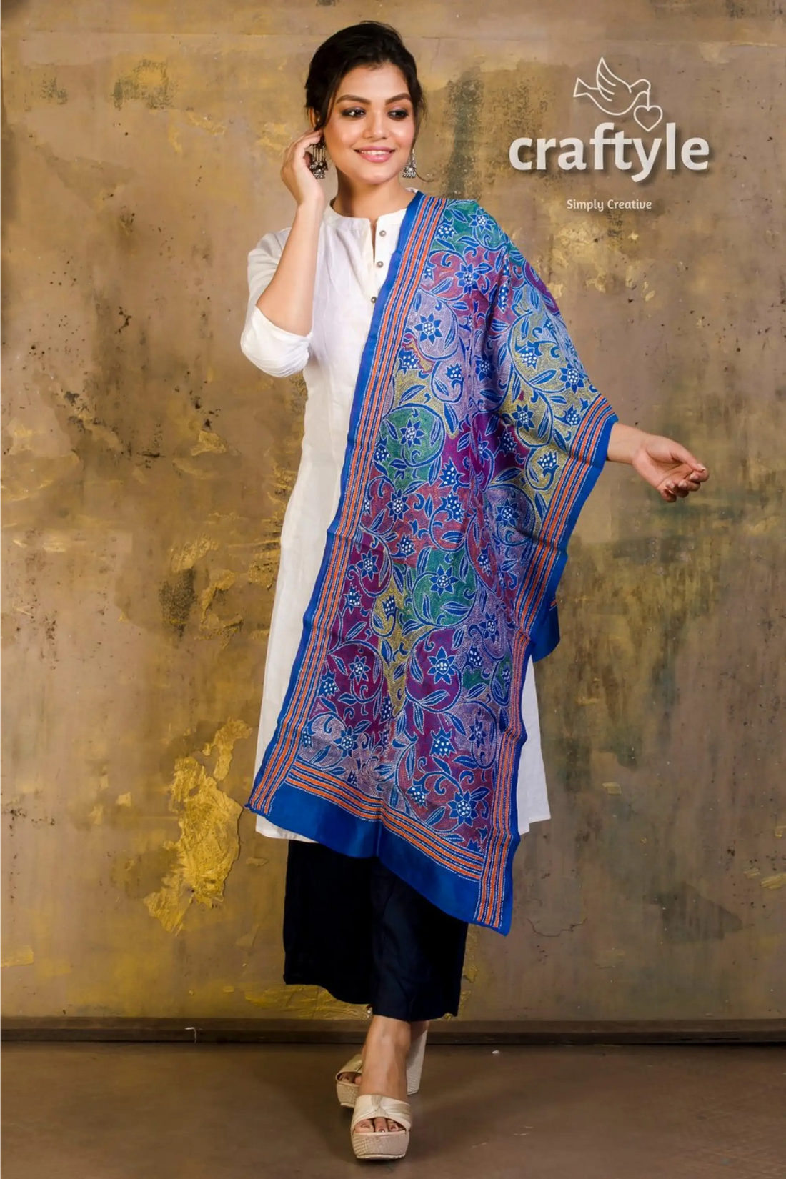 Pure silk kantha stitch stole woman white kurta patterned dupatta 1