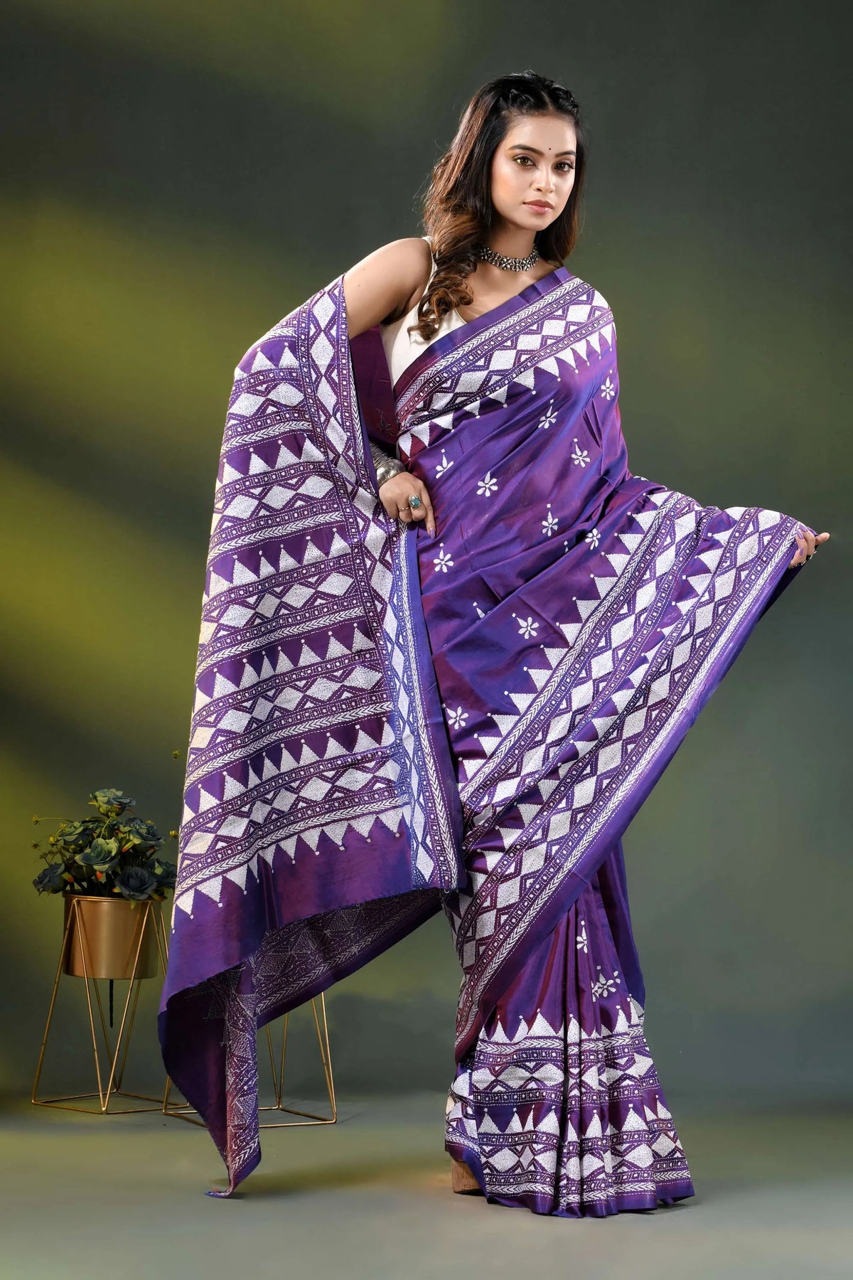Purple geometric design handcrafted silk kantha stitch saree 4
