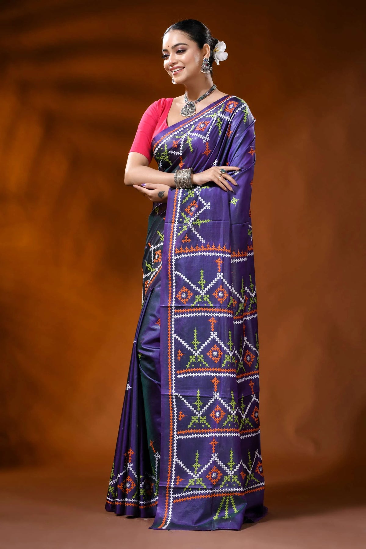 Purple kutch work saree in silk with hand embroidered ethnic motif 3