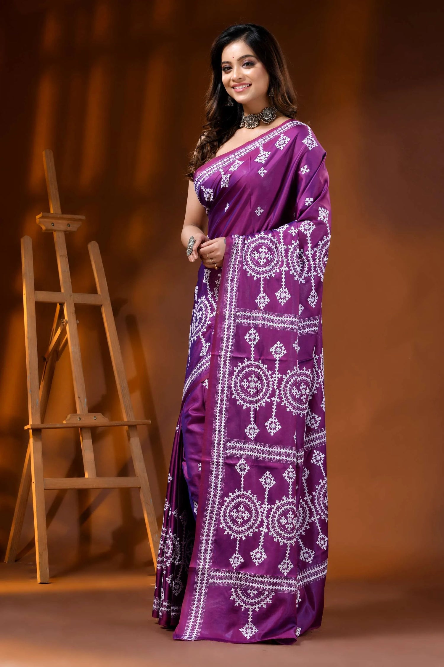 Purple silk kutch embroidered saree with handmade ethnic motifs 3