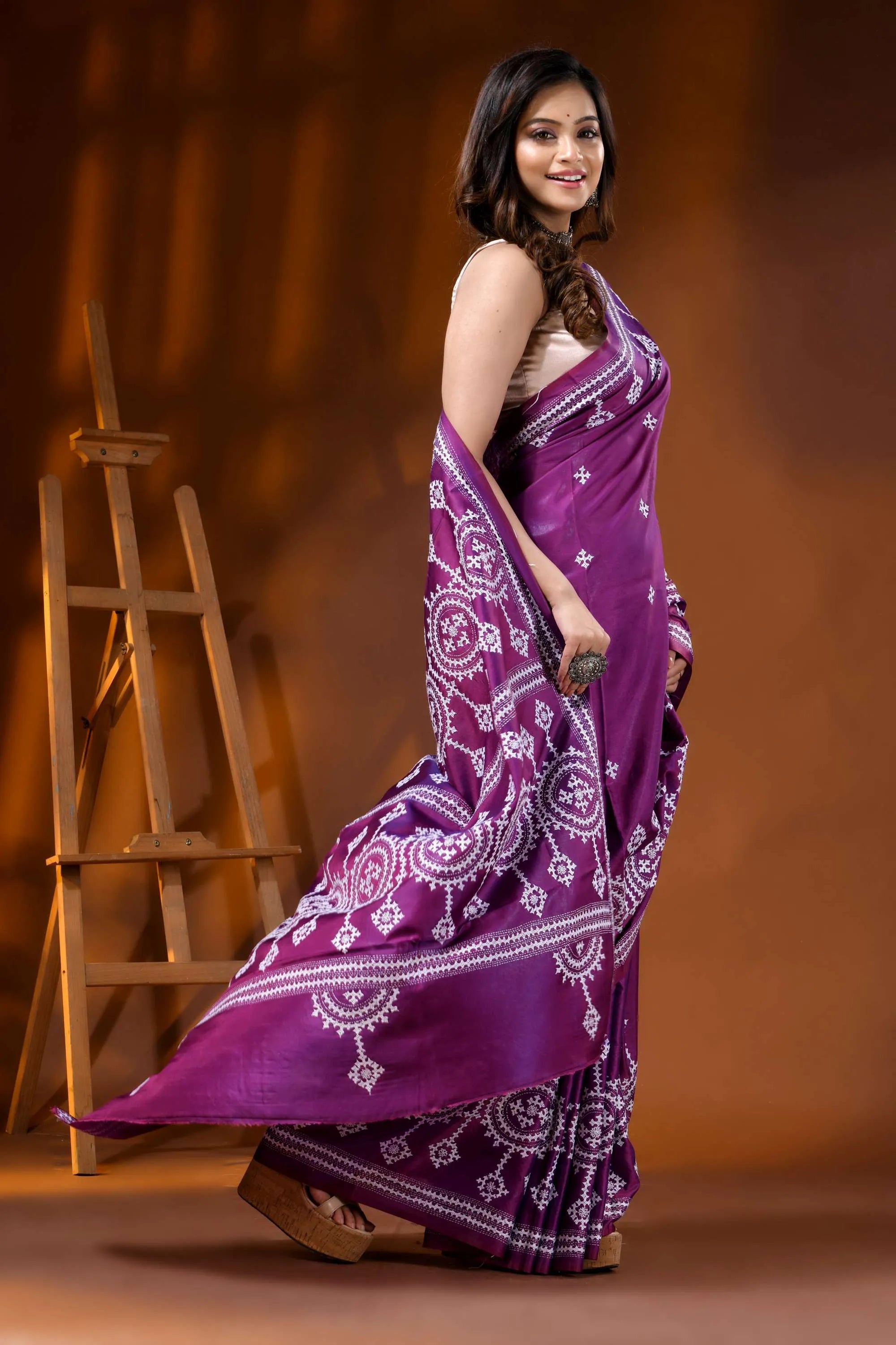 Purple silk kutch embroidered saree with handmade ethnic motifs 4