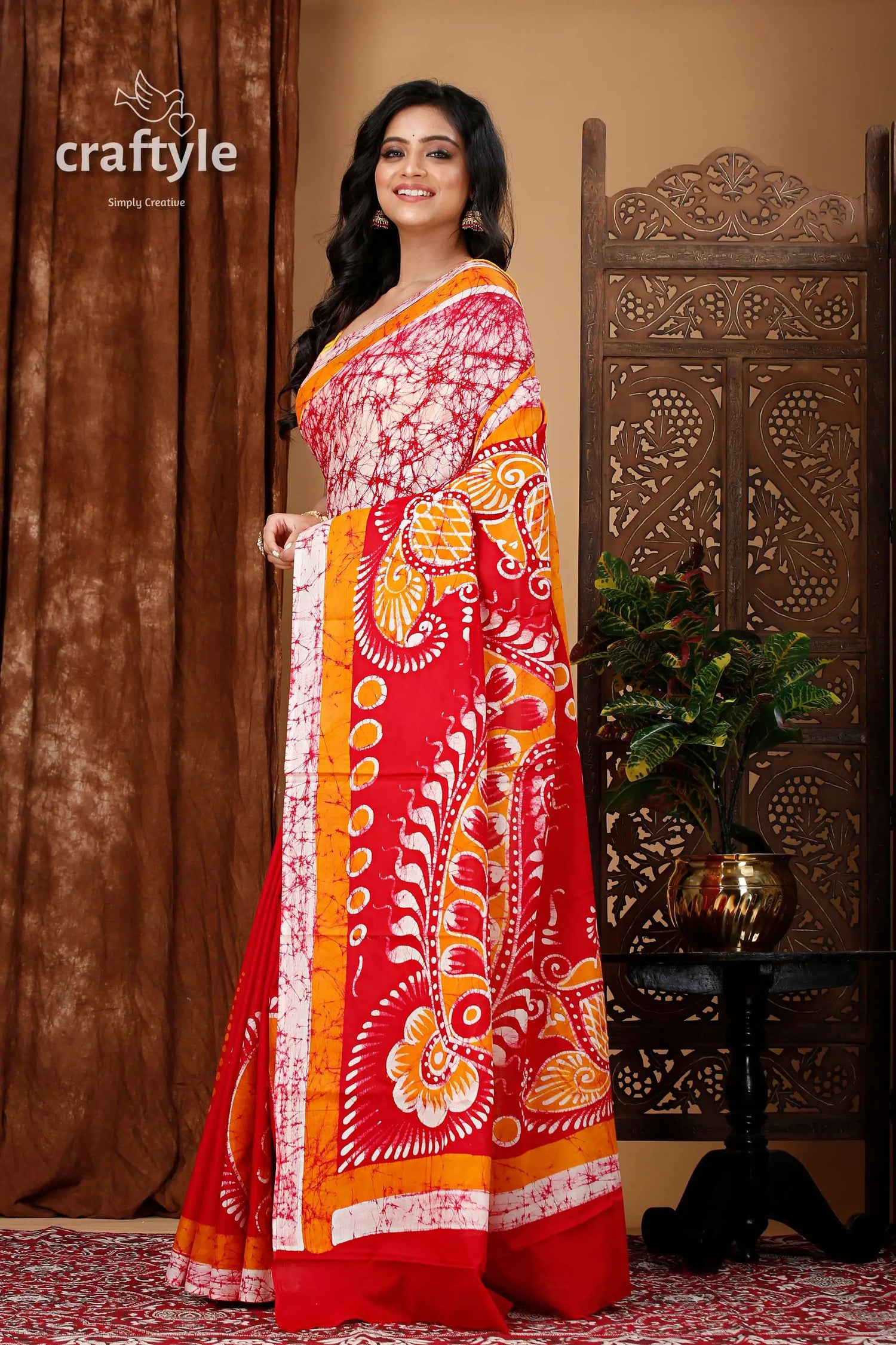 Rangoli pattern handcrafted batik pure cotton saree red white patterned saree 3