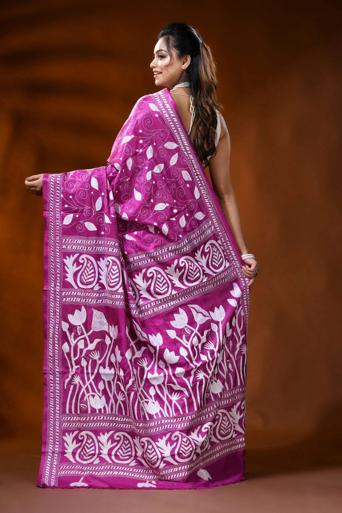Rani pink handmade silk kantha saree with paisley lotus floral design 5