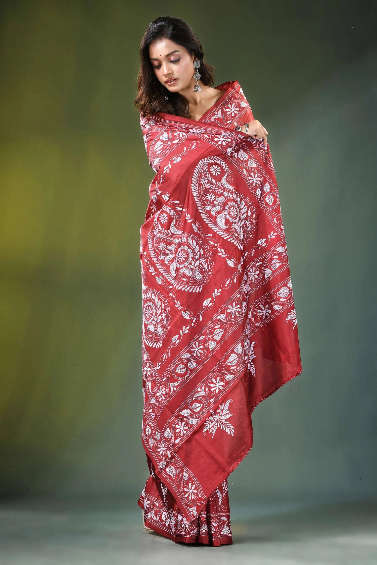 Red brown paisley kantha work silk saree - hand embroidered vibrant intricate white 4