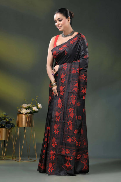Red floral mandala design handcrafted kantha silk saree in black 3
