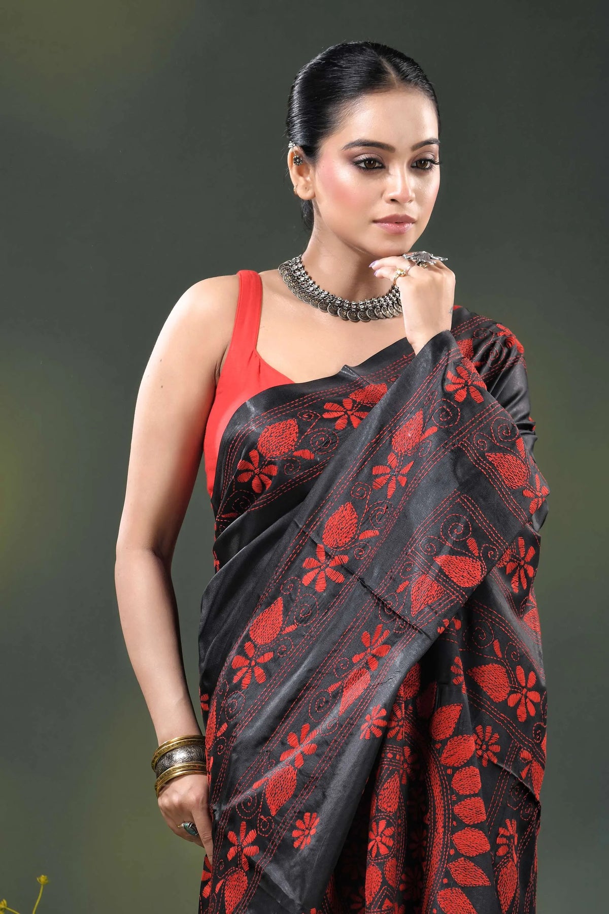 Red floral mandala design handcrafted kantha silk saree in black 2