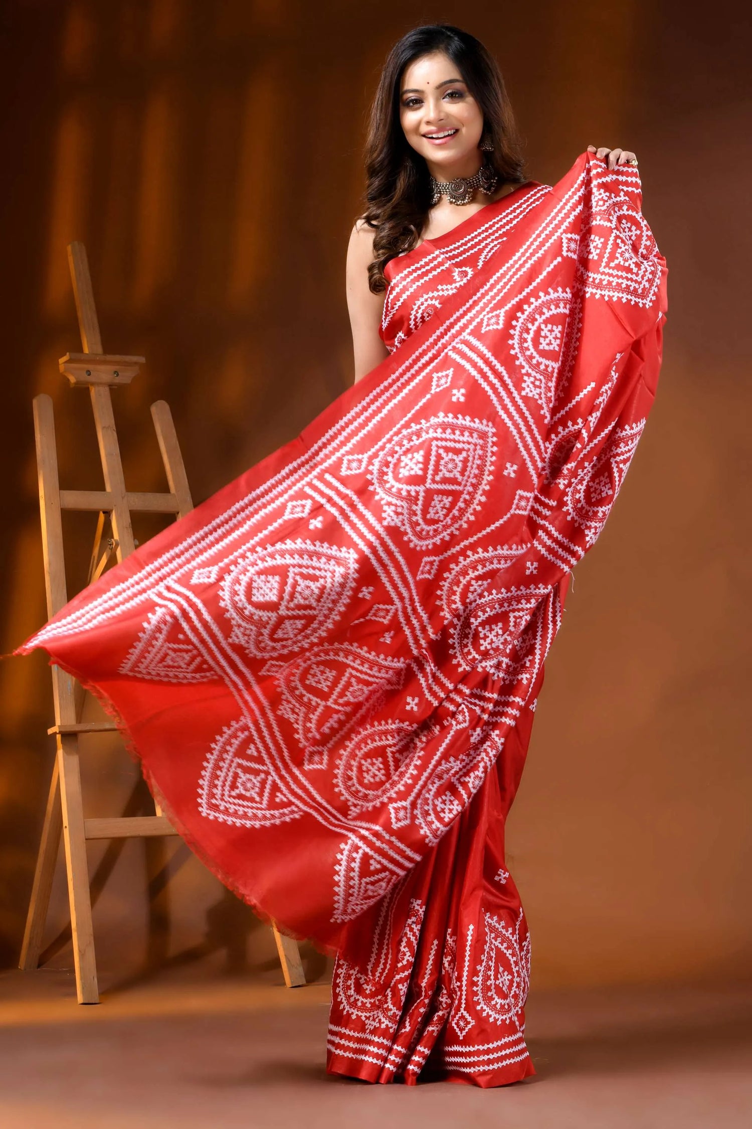 Red paisley hand embroidered ethnic silk gujarati stitch saree 4