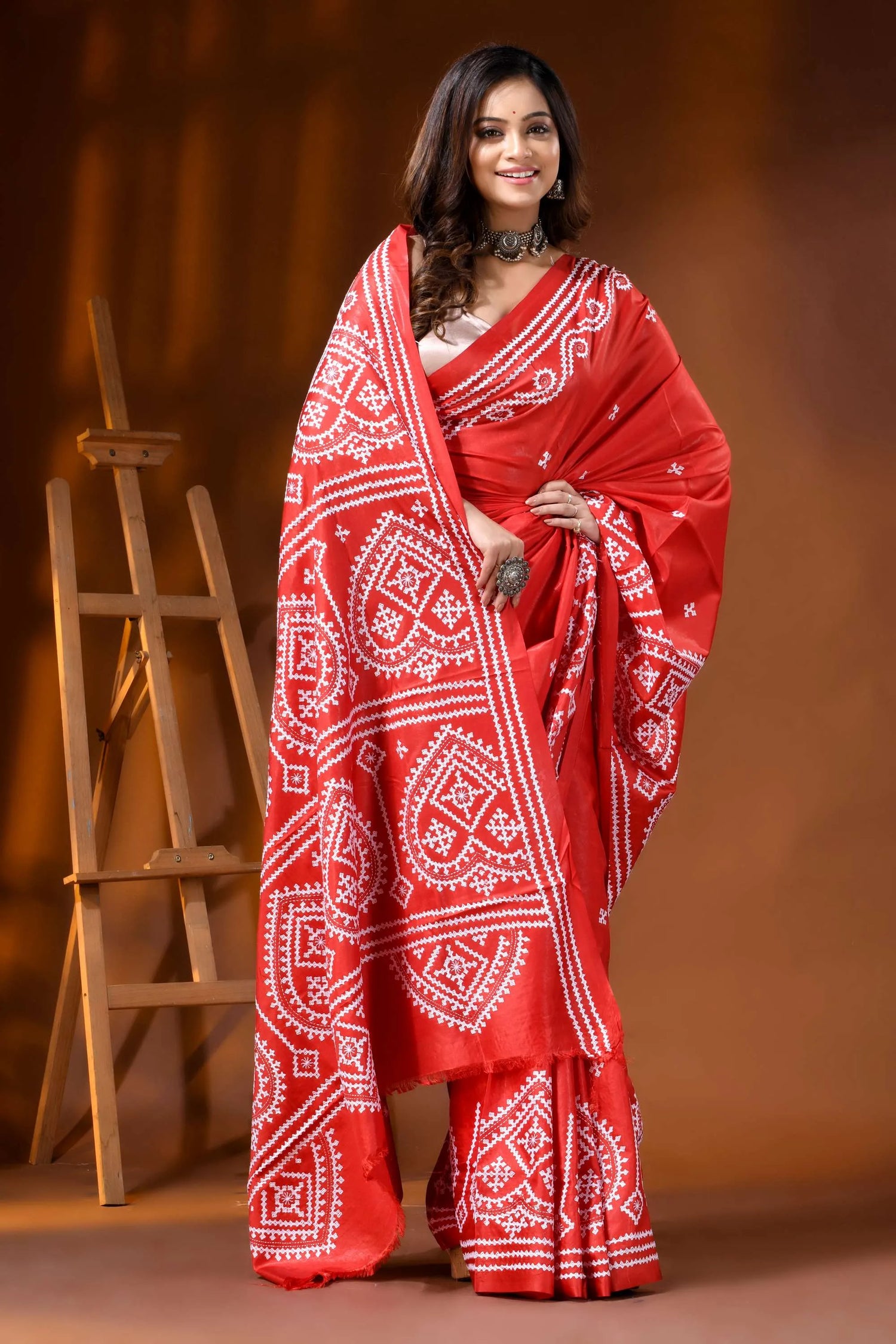 Red paisley hand embroidered ethnic silk gujarati stitch saree 5