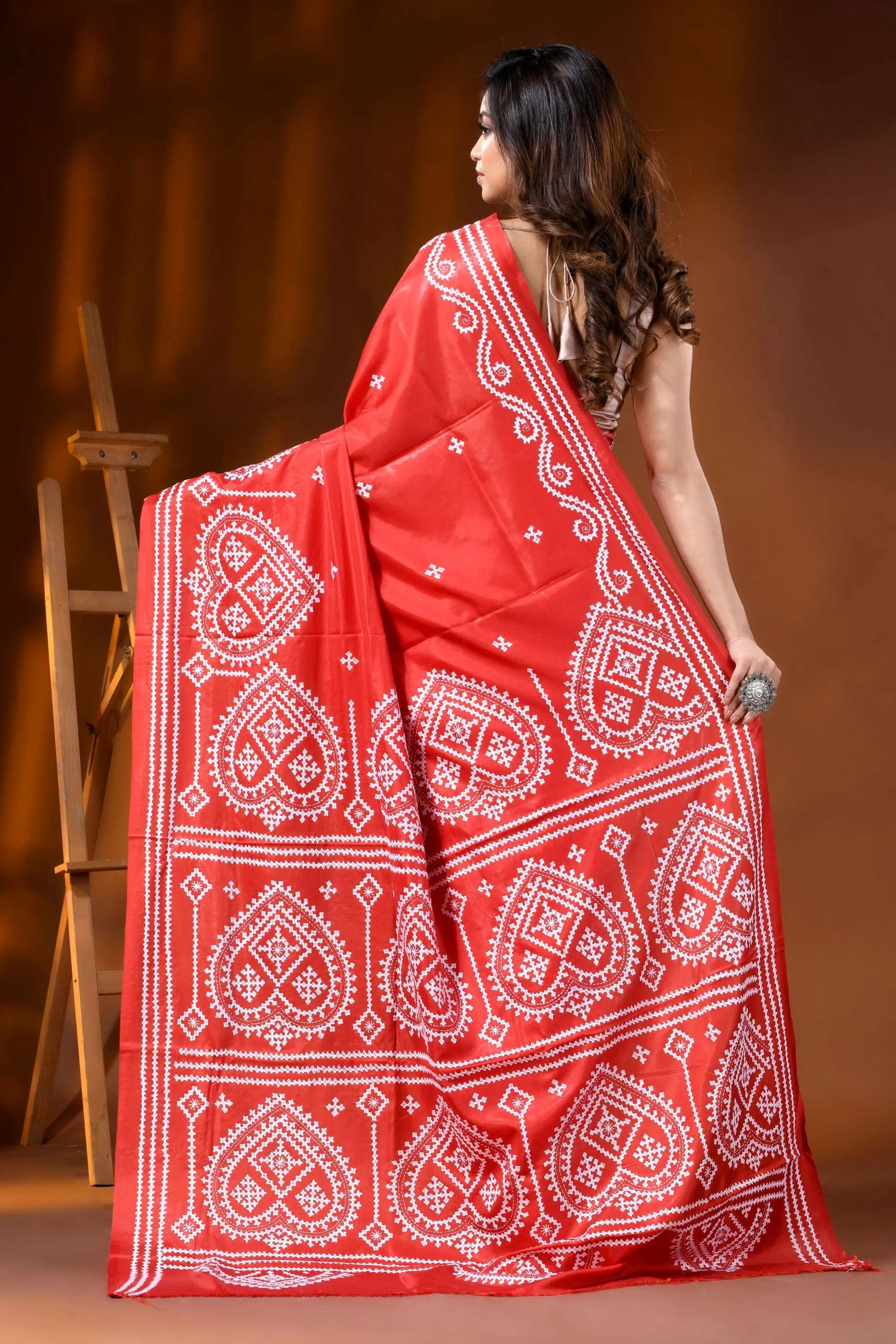 Red paisley hand embroidered ethnic silk gujarati stitch saree 6