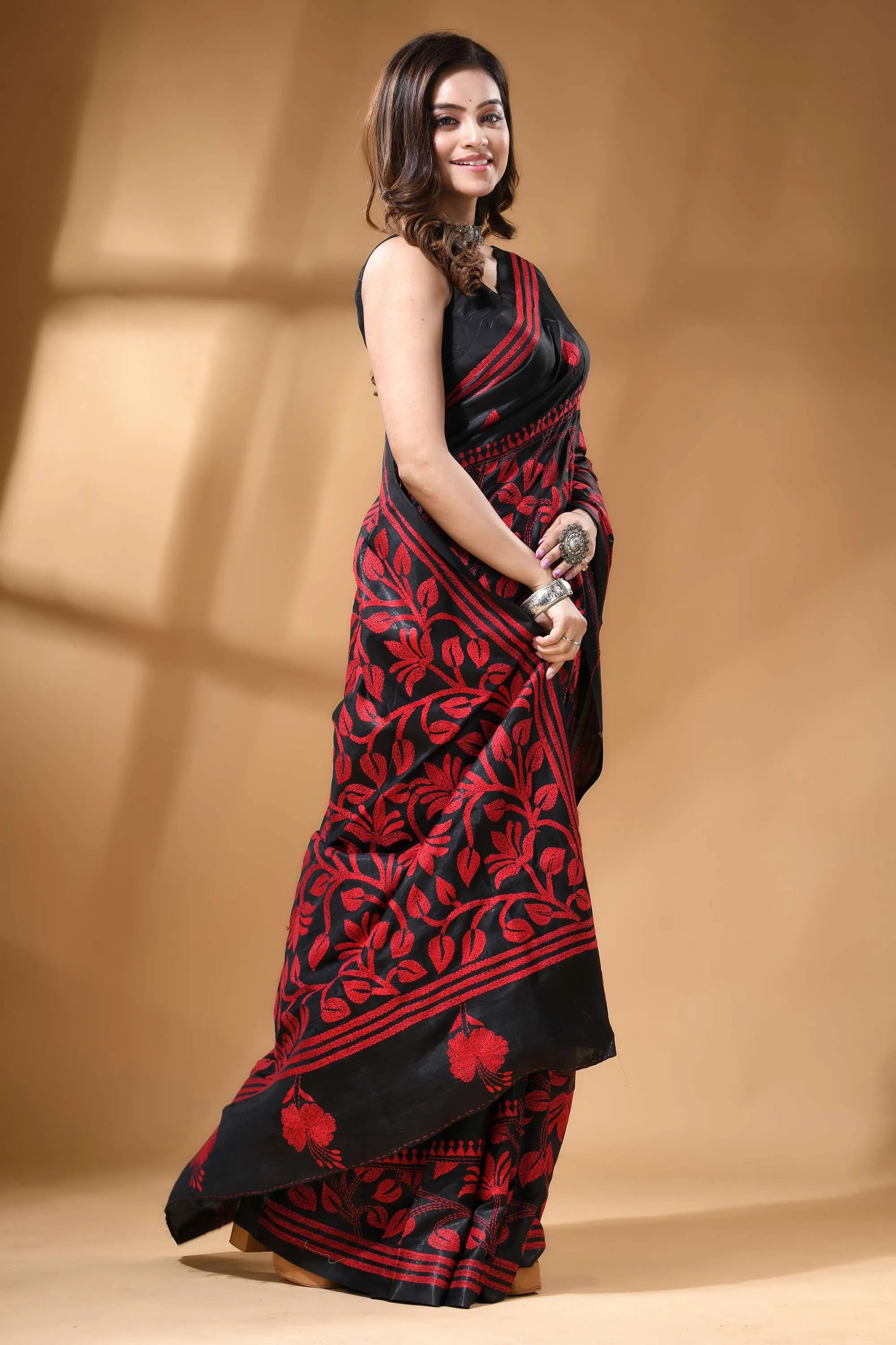 Red thread floral motif handmade silk kantha saree in black black red floral-patterned silk saree 5