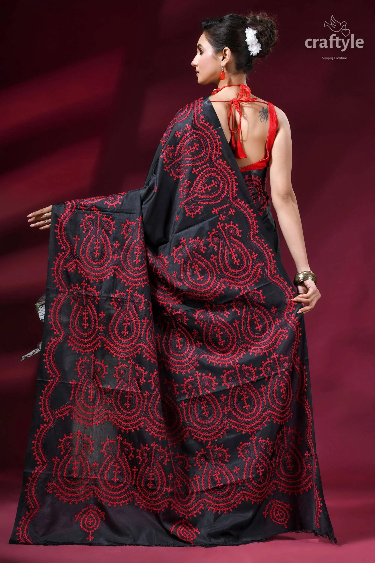 Red thread work handcrafted gujrati stitch silk saree in charcoal black black saree intricate red paisley 4