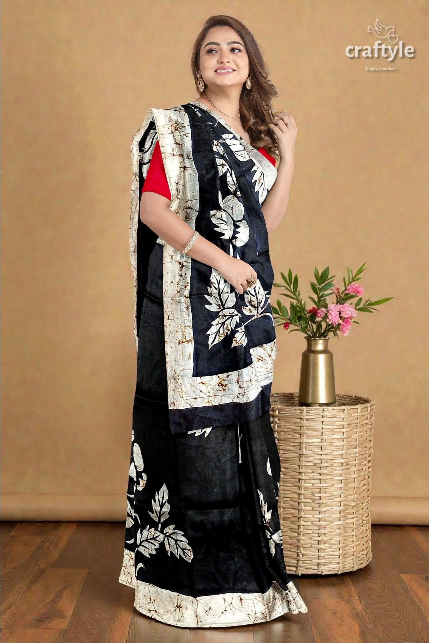 Rich black and white rose motif hand batik mulberry pure silk saree 3