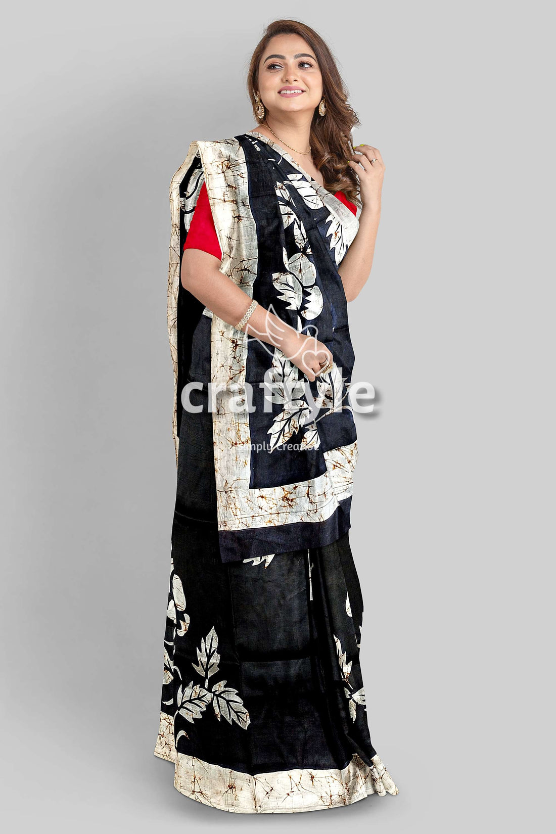 Rich Black and White Rose Motif Hand Batik Mulberry Pure Silk Saree - Craftyle