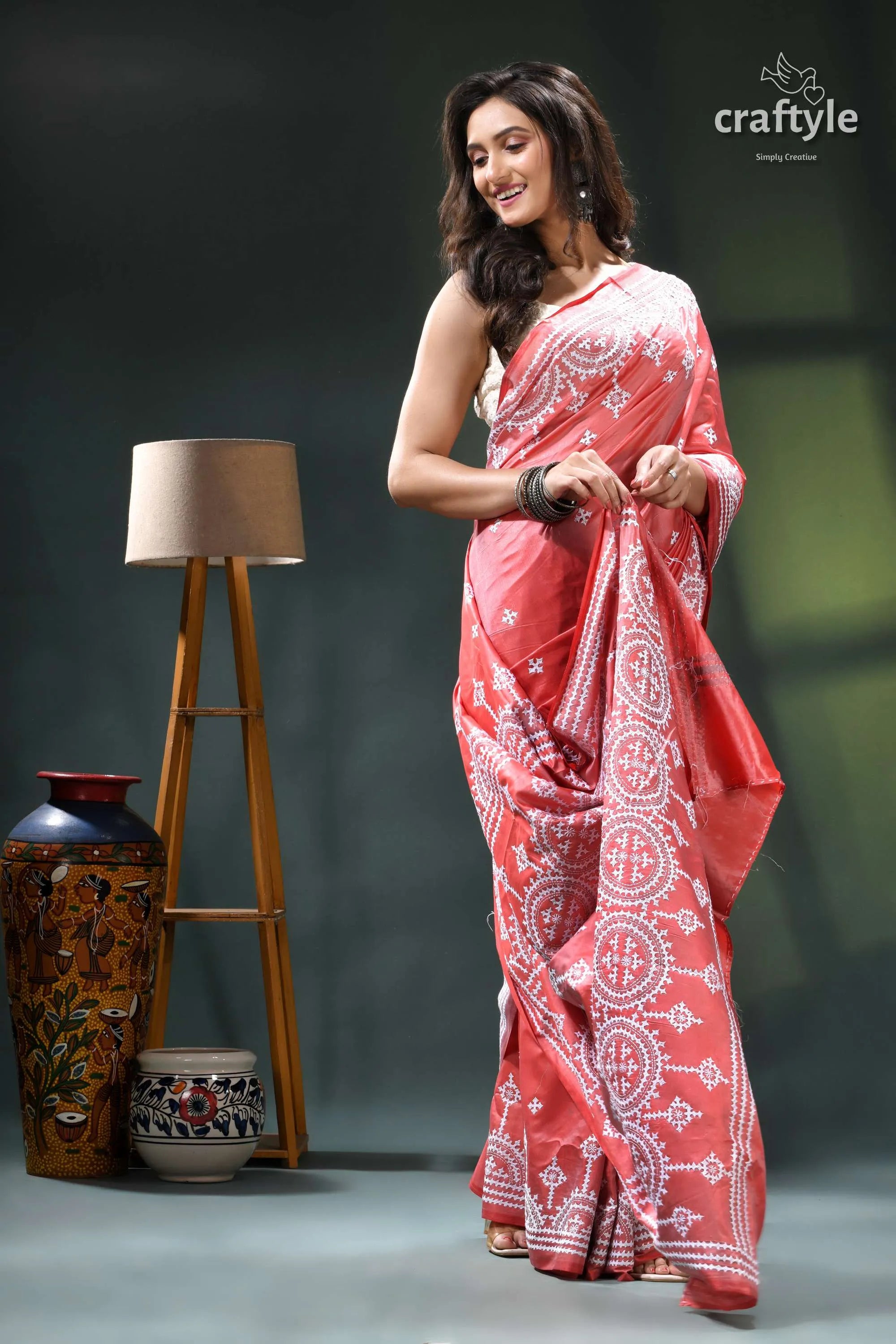 Rose gold intricate white gujrati embroidery silk saree coral white bandhani saree intricate 7