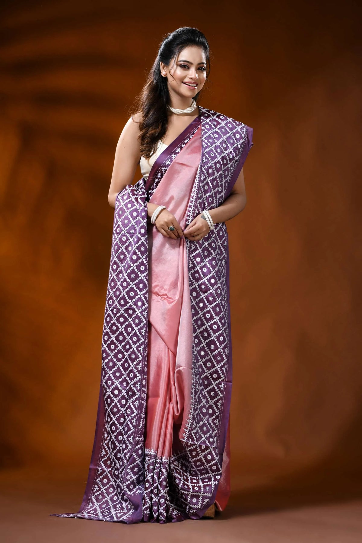 Rose pink dyed silk gujarati stitch saree with mirror work geometric design 4