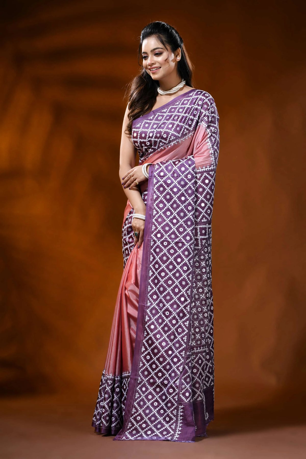 Rose pink dyed silk gujarati stitch saree with mirror work geometric design 3