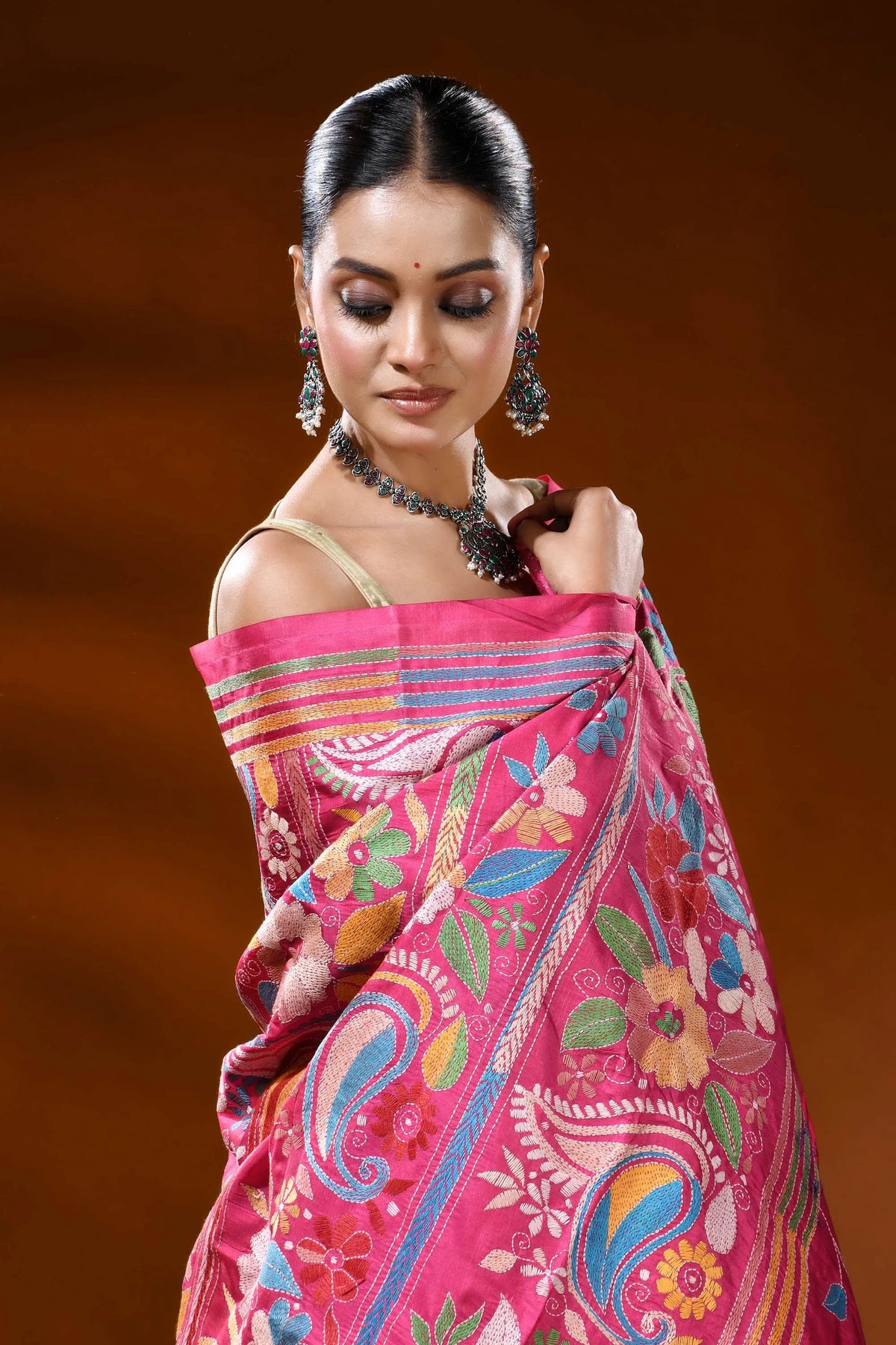Rose pink handcrafted silk kantha saree with paisley floral design 2