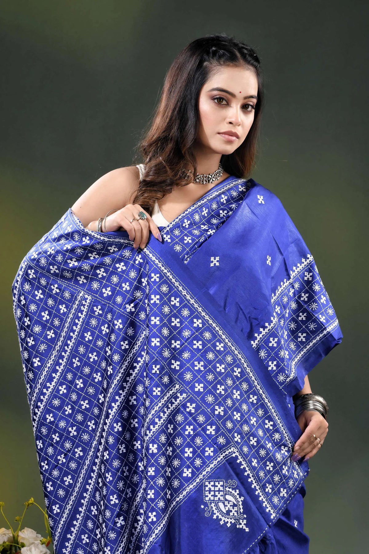 Royal blue silk gujarati stitch saree with handcrafted ethnic design 2
